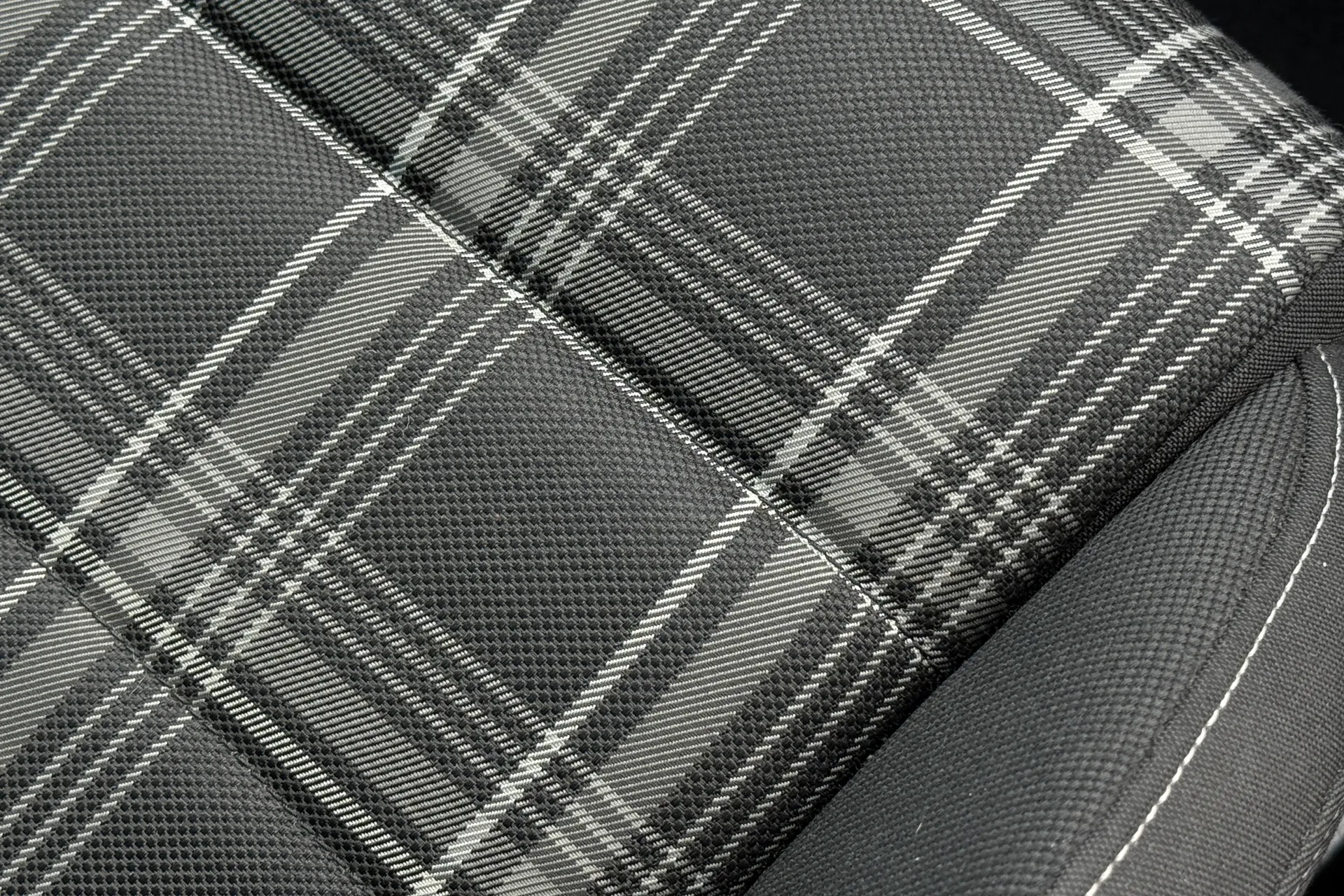 VOLKSWAGEN GOLF thumbnail image number 28