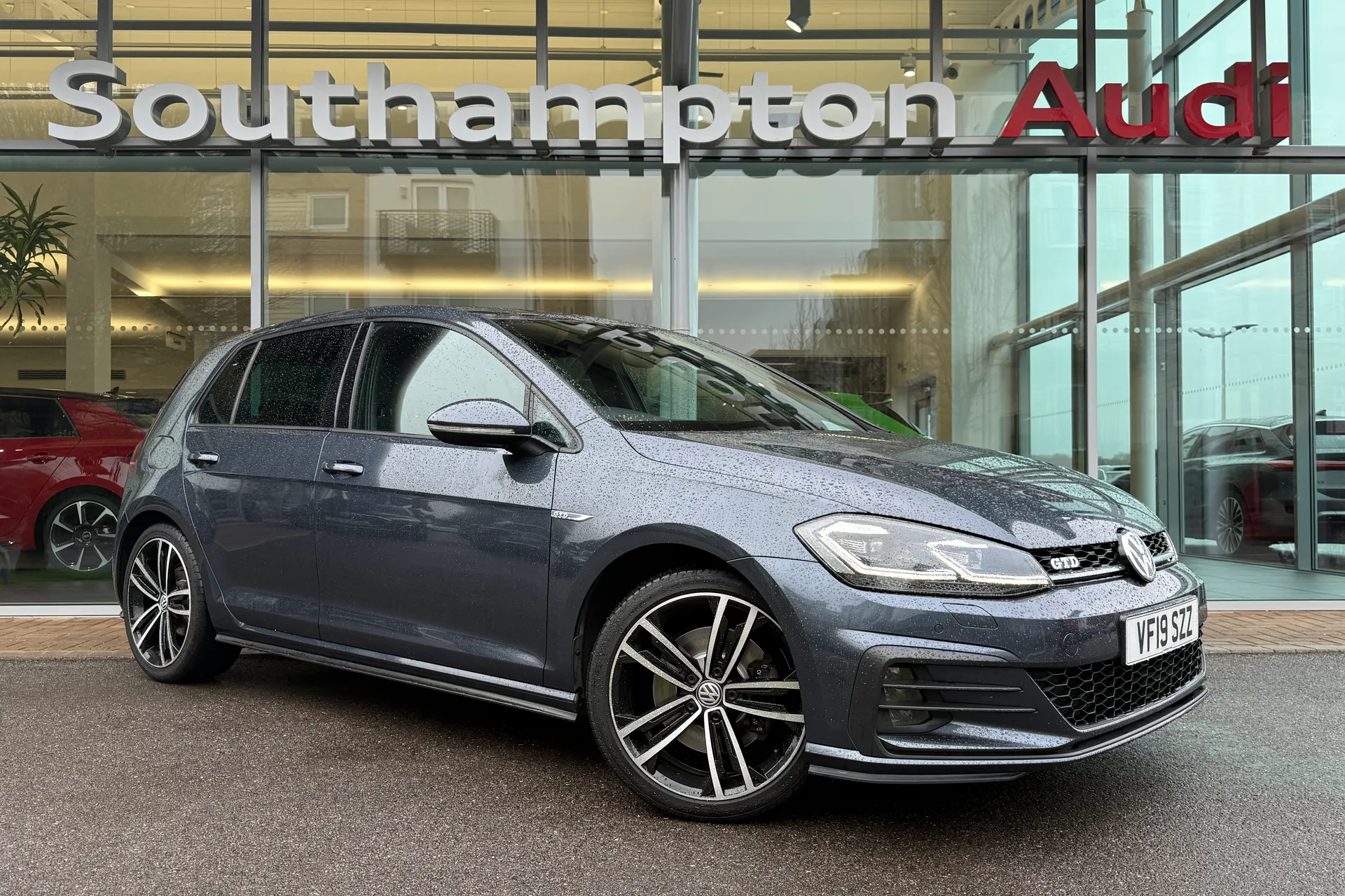 VOLKSWAGEN GOLF focused image