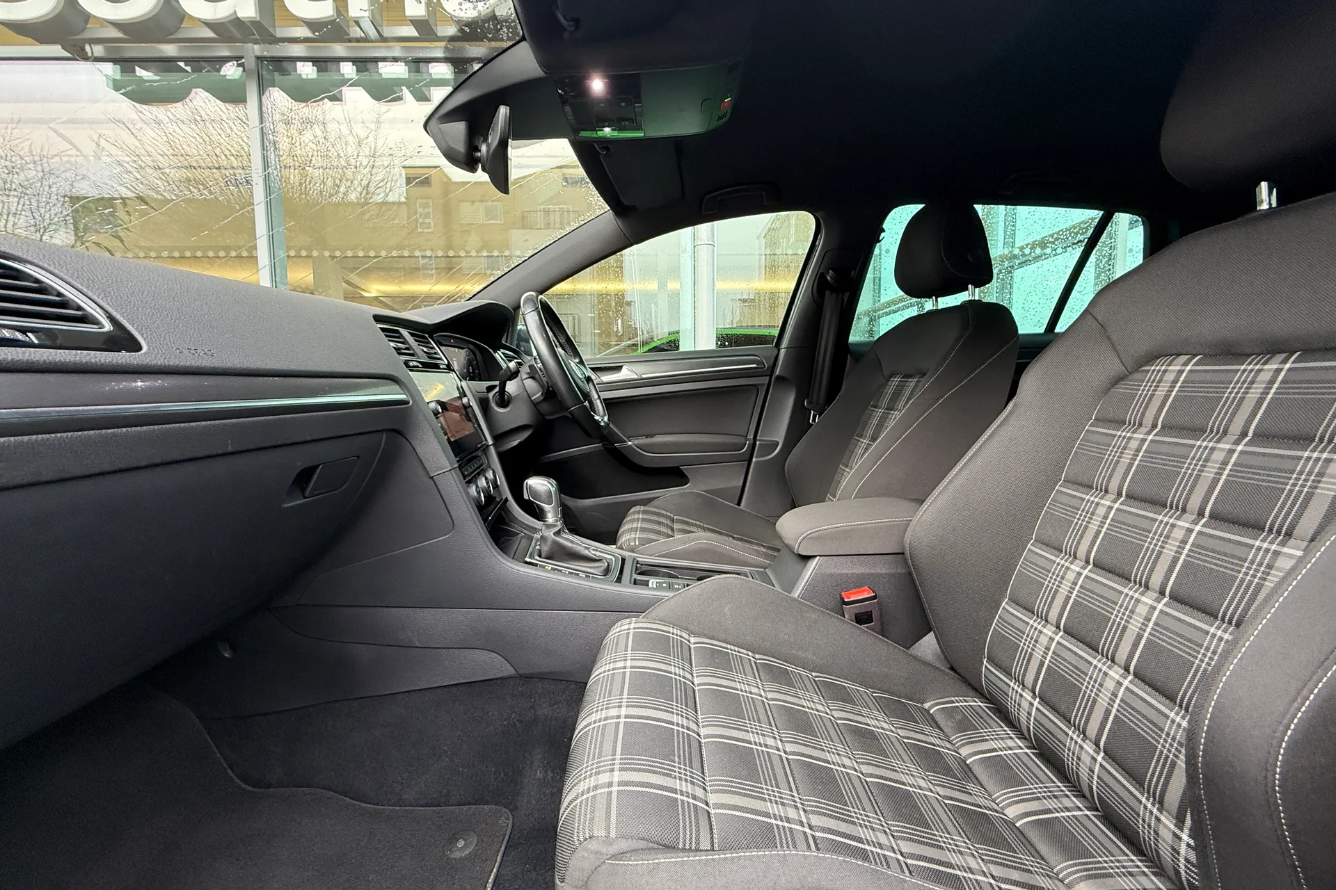 VOLKSWAGEN GOLF thumbnail image number 52