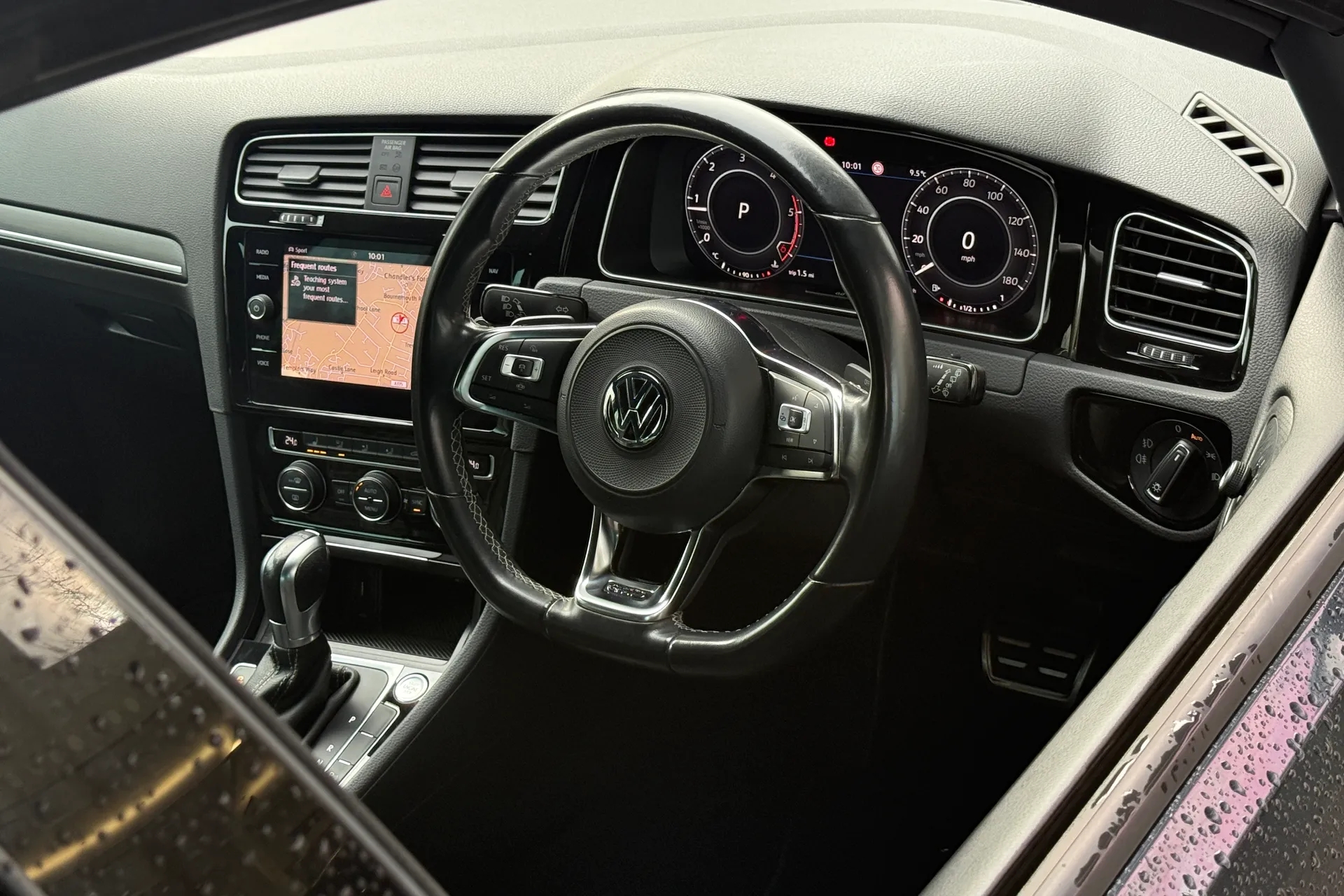 VOLKSWAGEN GOLF thumbnail image number 32