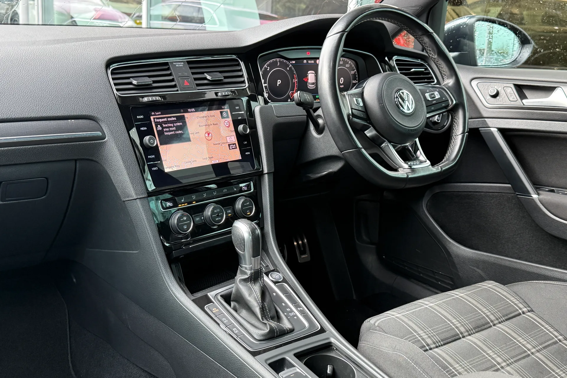 VOLKSWAGEN GOLF thumbnail image number 51