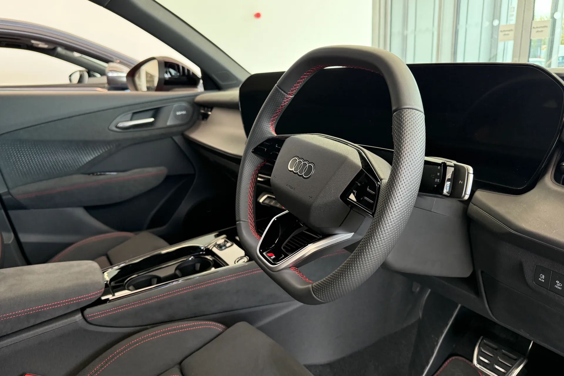 Audi Q3 thumbnail image number 17