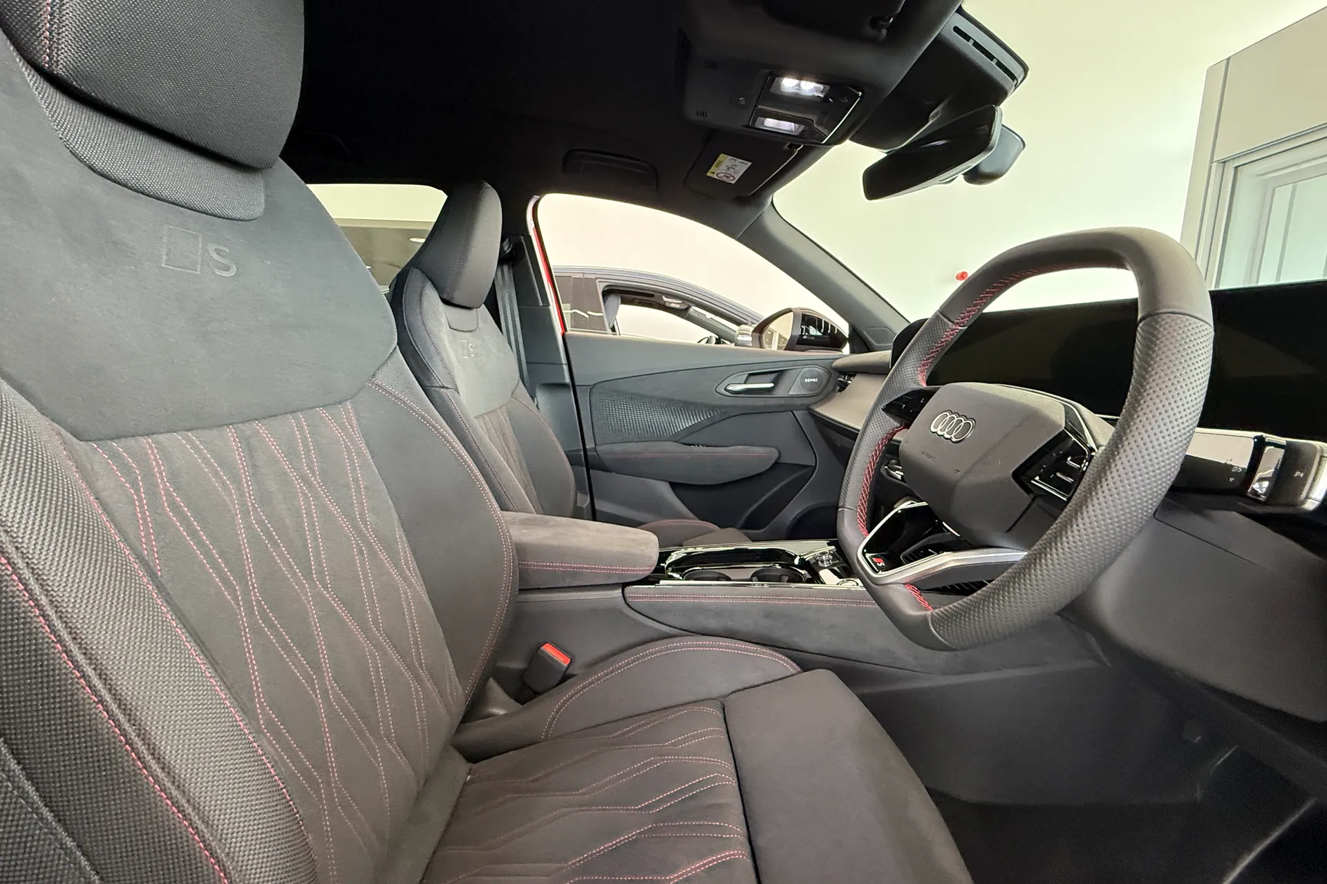 Audi Q3 thumbnail image number 19