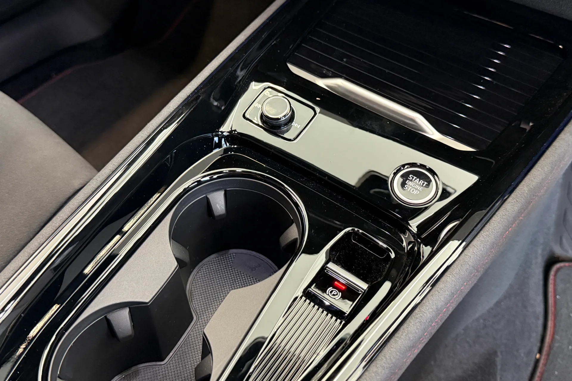 Audi Q3 thumbnail image number 14