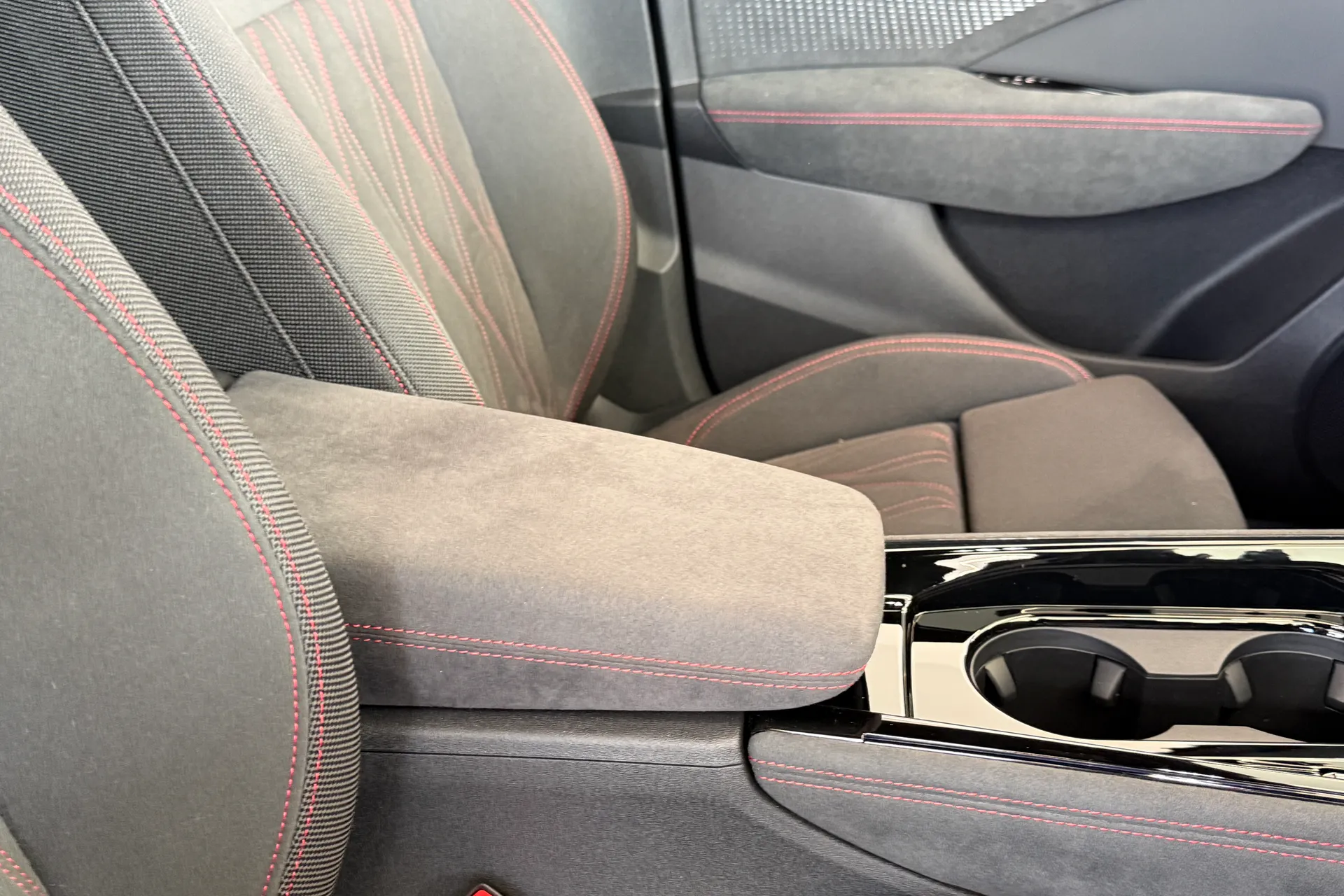 Audi Q3 thumbnail image number 28