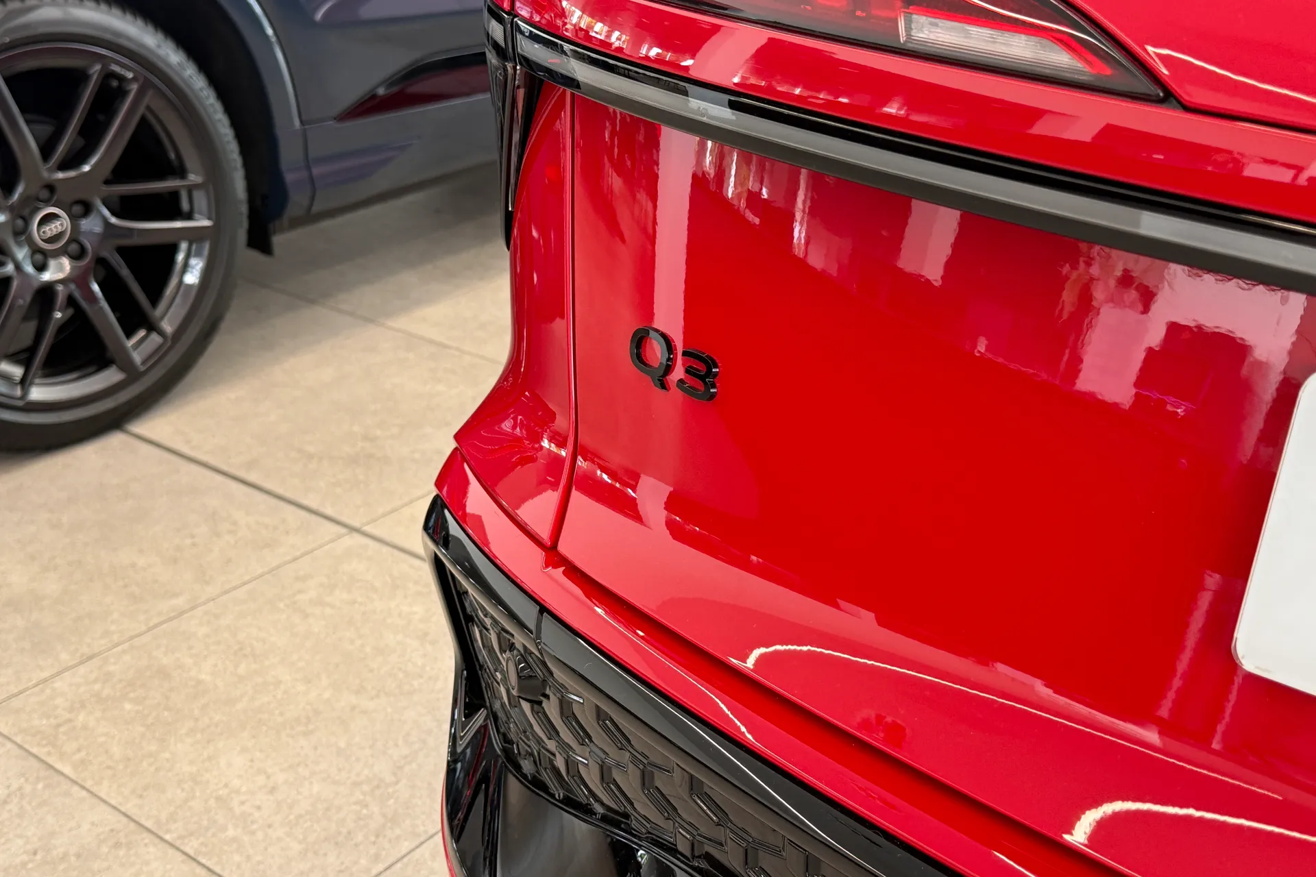Audi Q3 thumbnail image number 32