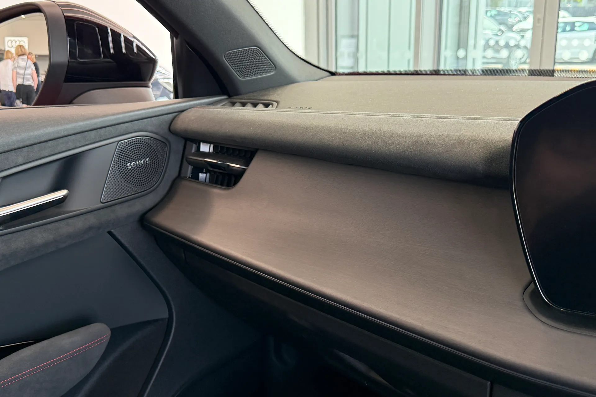 Audi Q3 thumbnail image number 45