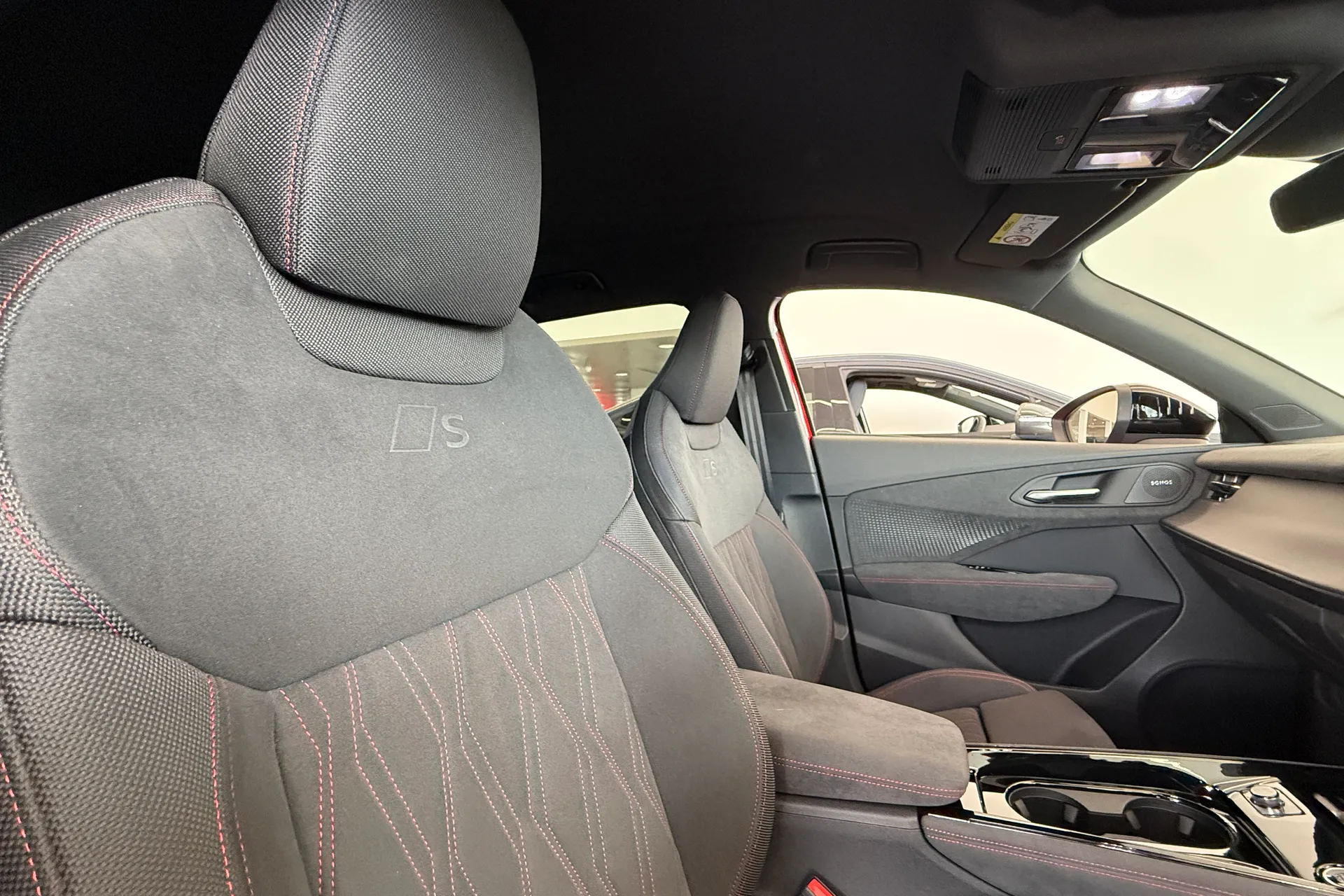 Audi Q3 thumbnail image number 21
