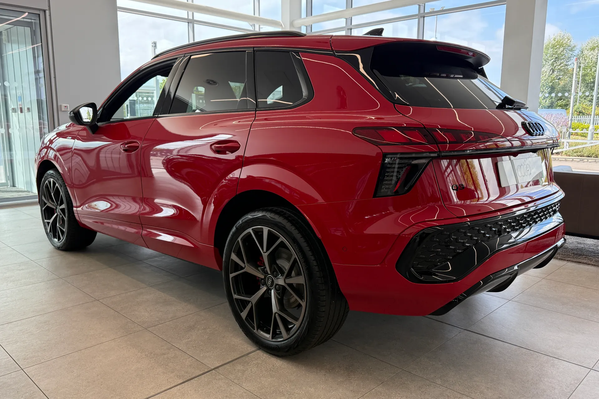 Audi Q3 thumbnail image number 12
