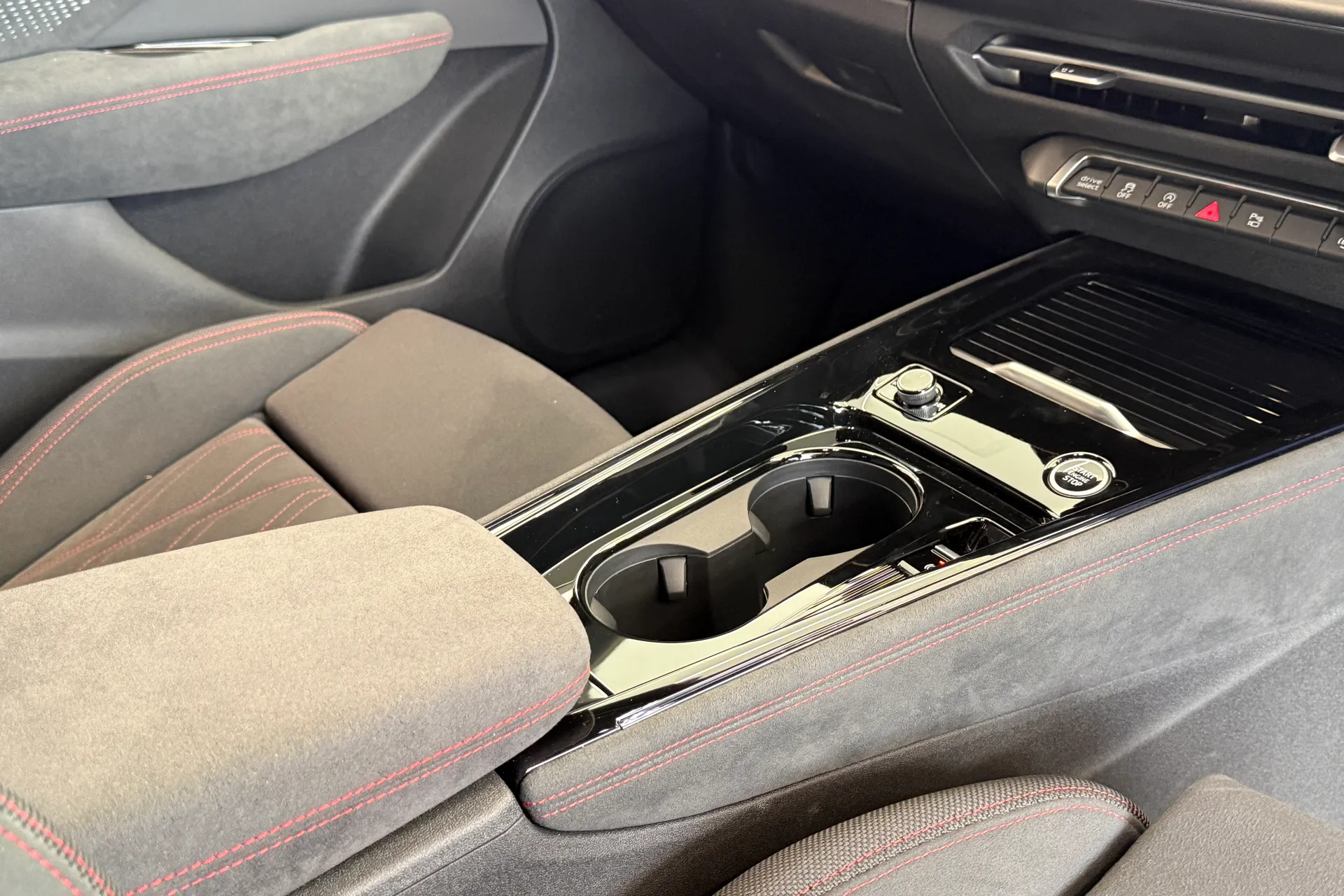 Audi Q3 thumbnail image number 27