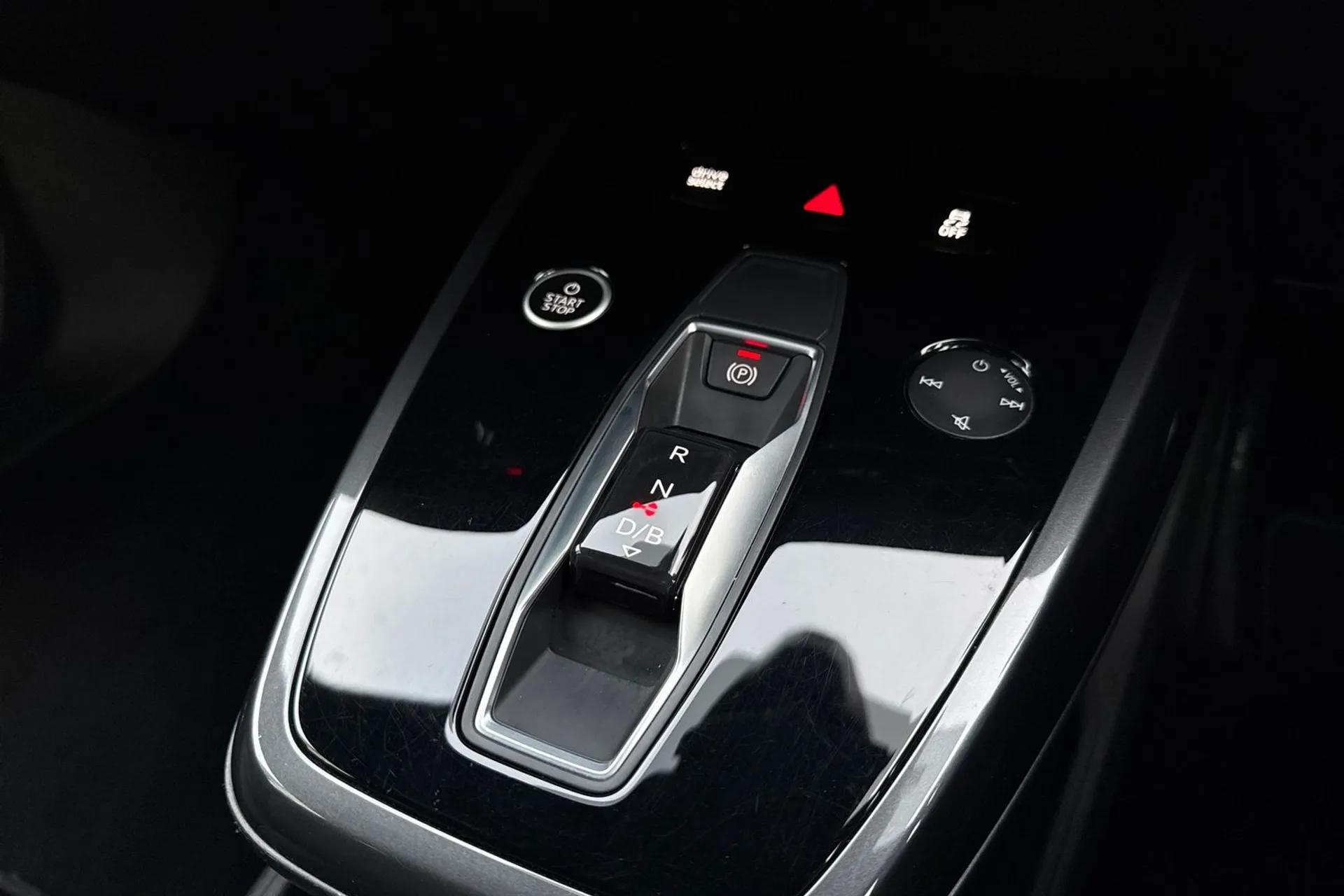 Audi Q4 thumbnail image number 19