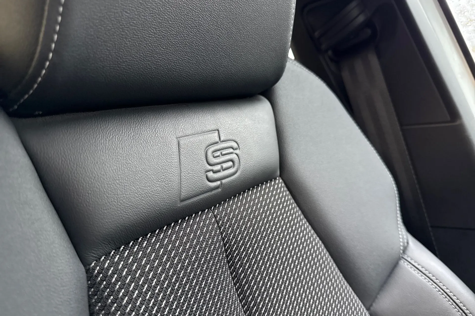 Audi Q4 thumbnail image number 15