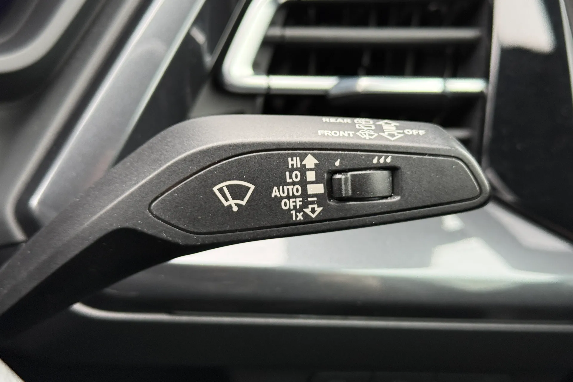 Audi Q4 thumbnail image number 12