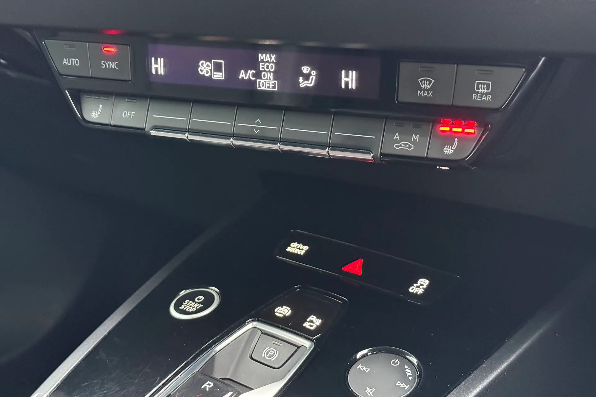 Audi Q4 thumbnail image number 14