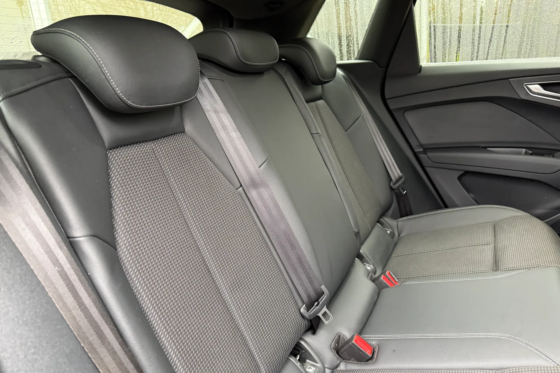 Audi Q4 thumbnail image number 25