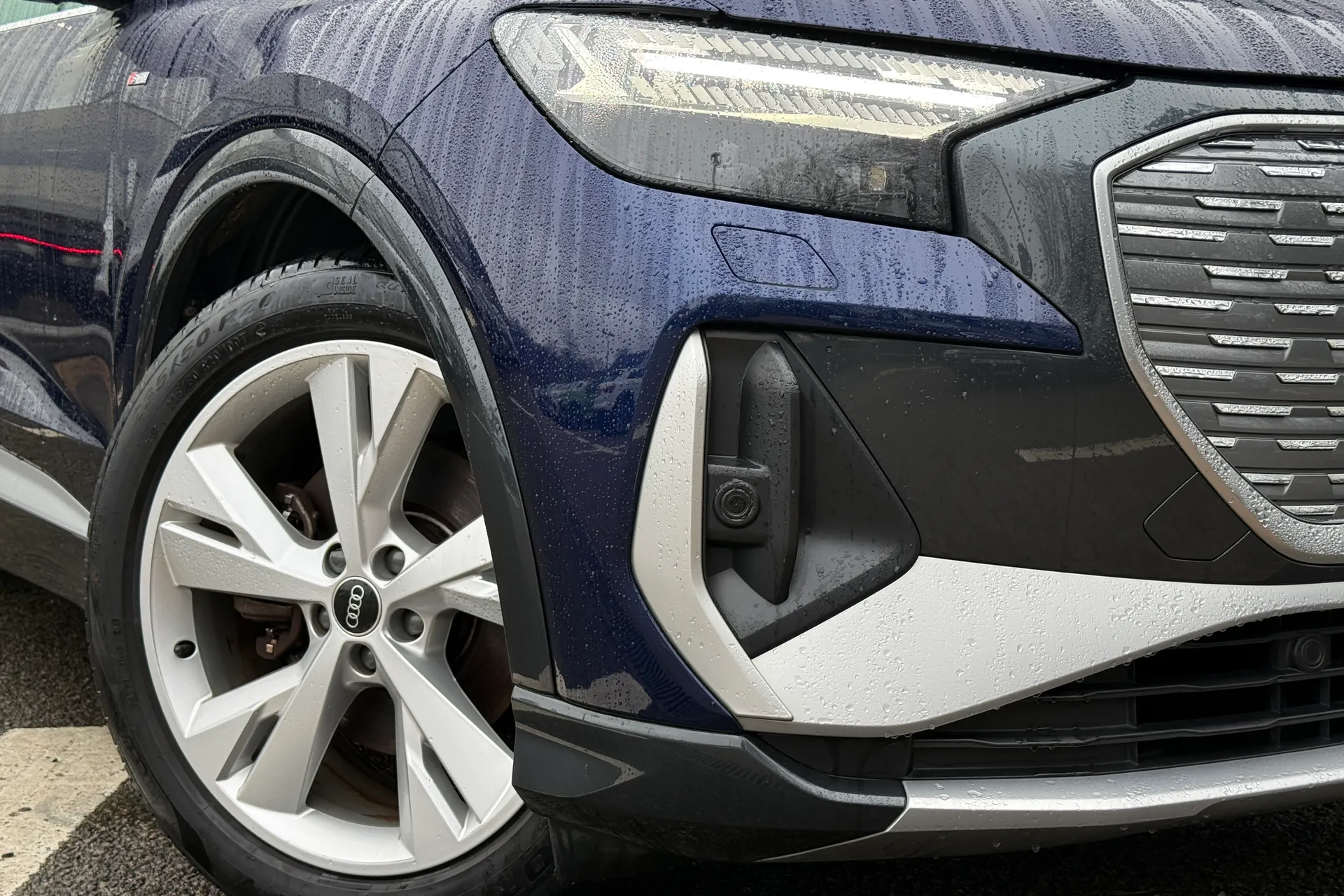 Audi Q4 thumbnail image number 6