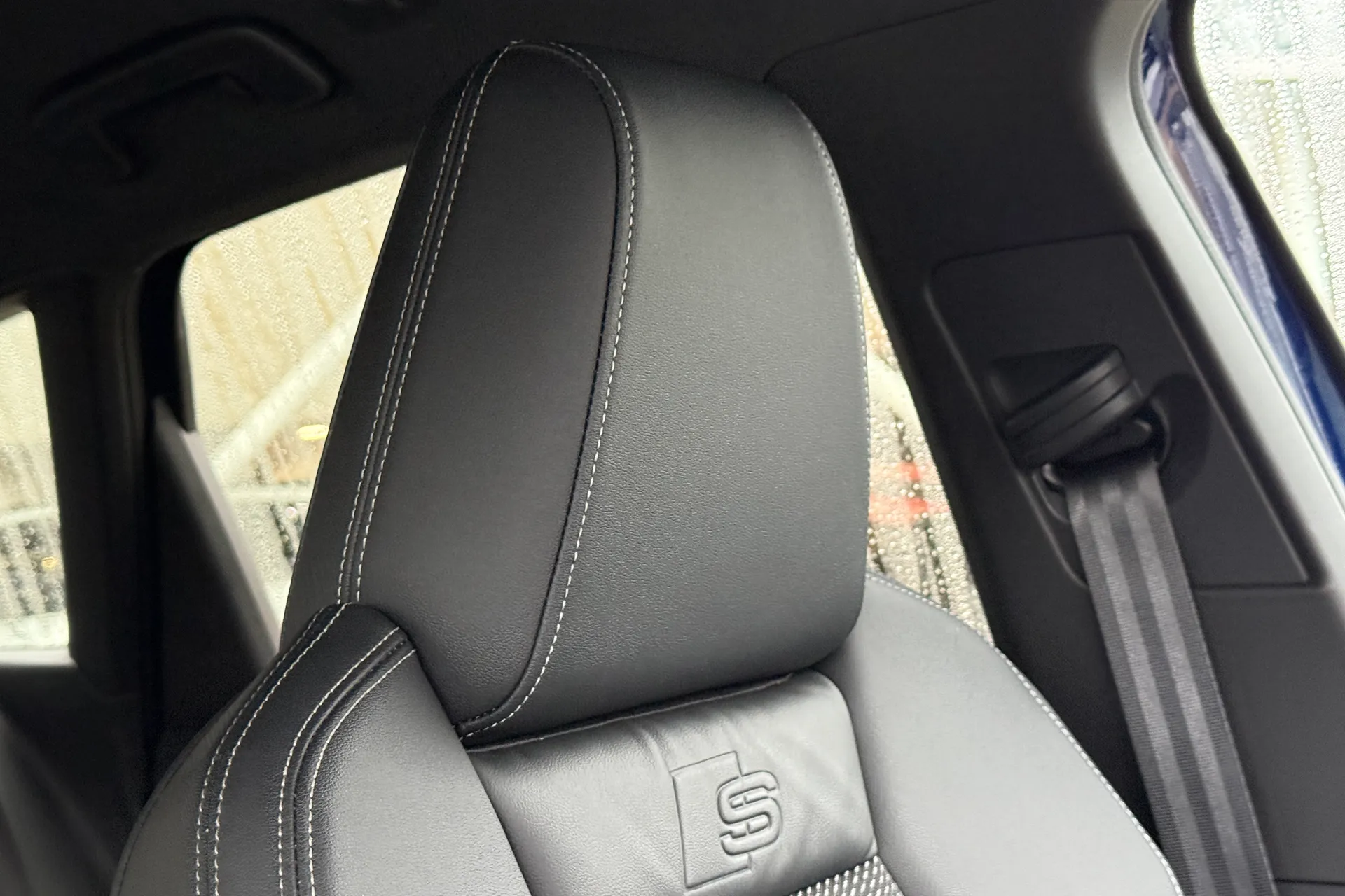 Audi Q4 thumbnail image number 19