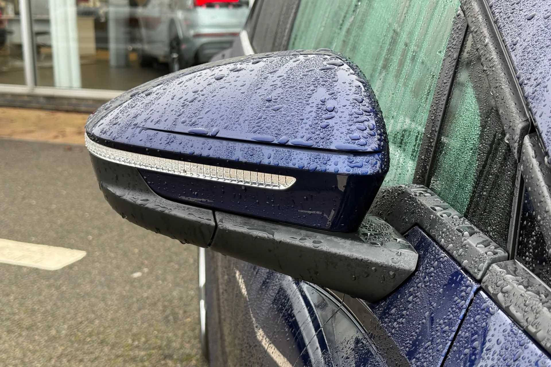 Audi Q4 thumbnail image number 8