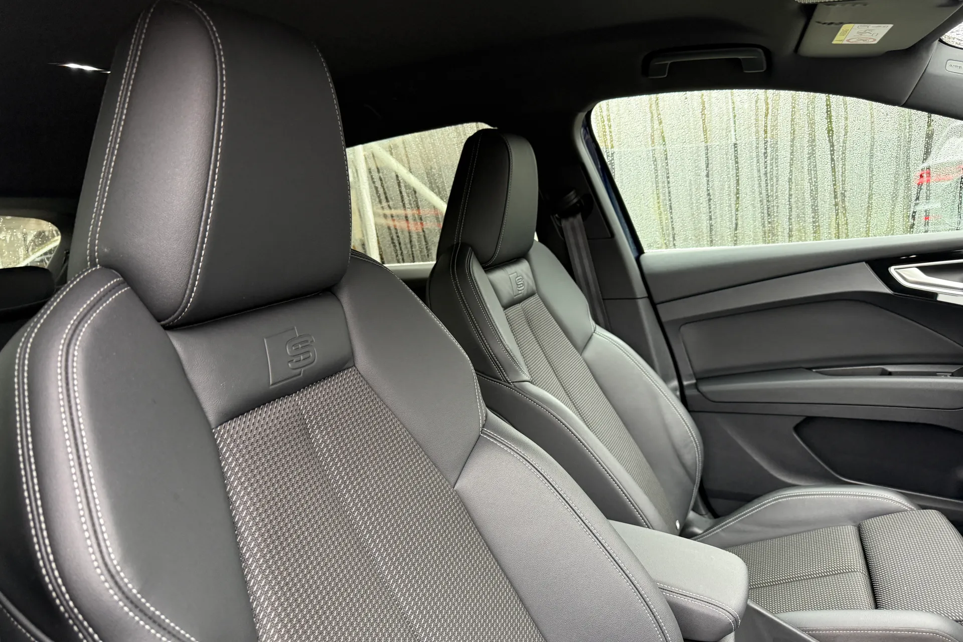 Audi Q4 thumbnail image number 22