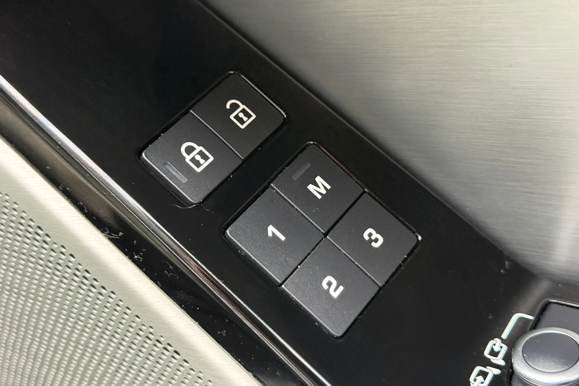 LAND ROVER RANGE ROVER VELAR thumbnail image number 49