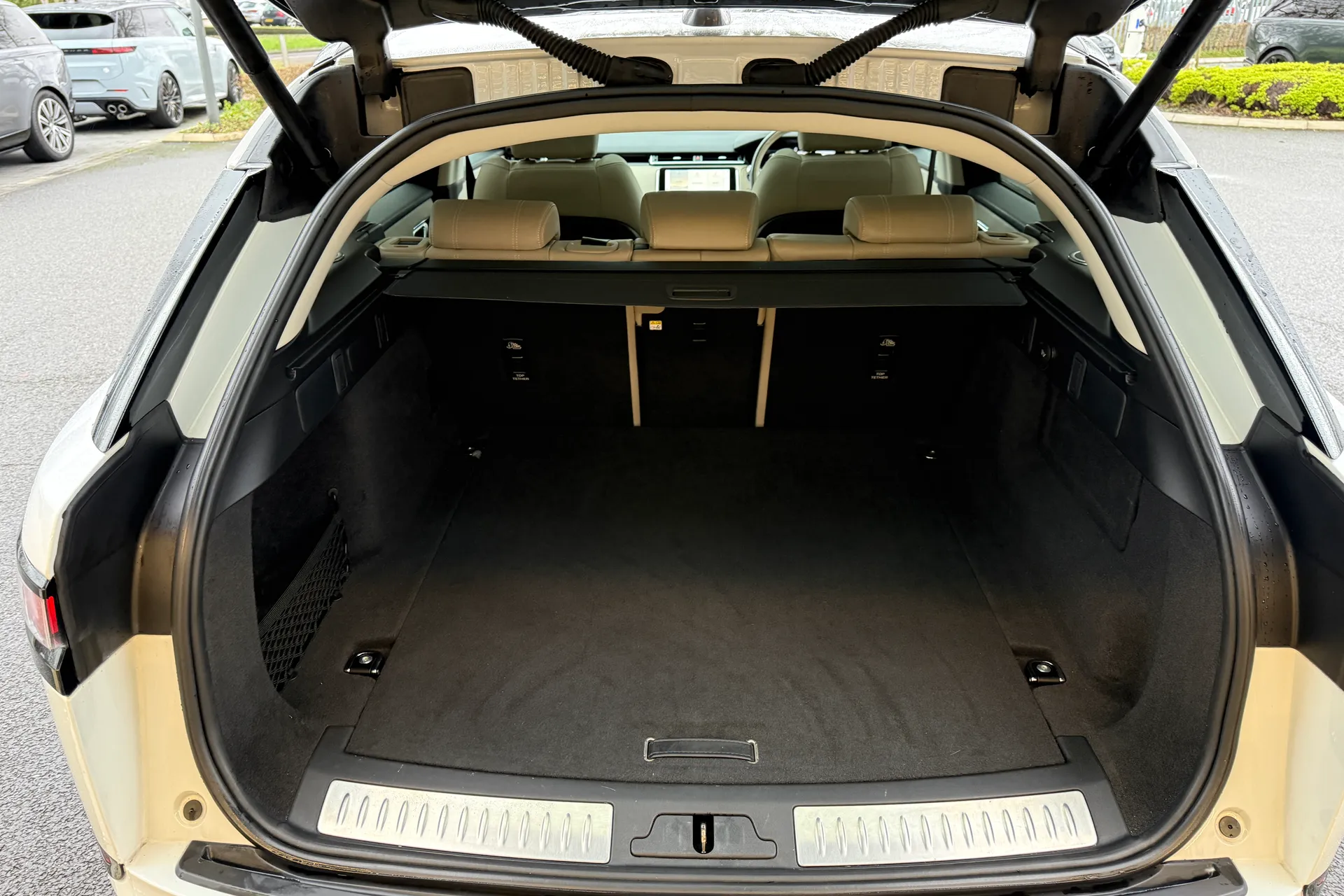 LAND ROVER RANGE ROVER VELAR thumbnail image number 37