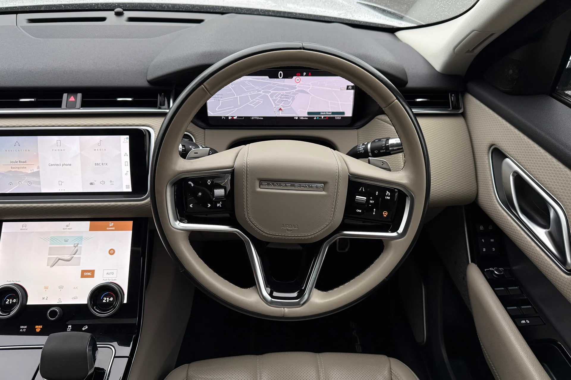 LAND ROVER RANGE ROVER VELAR thumbnail image number 14