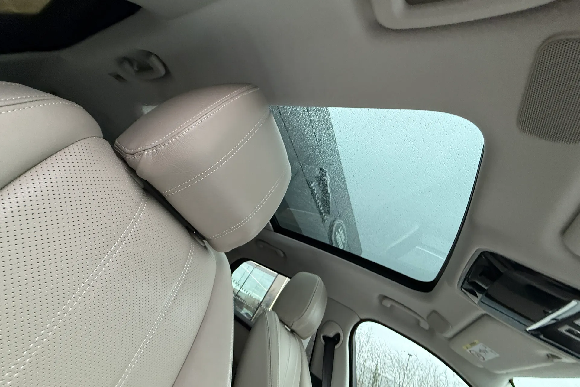 LAND ROVER RANGE ROVER VELAR thumbnail image number 33