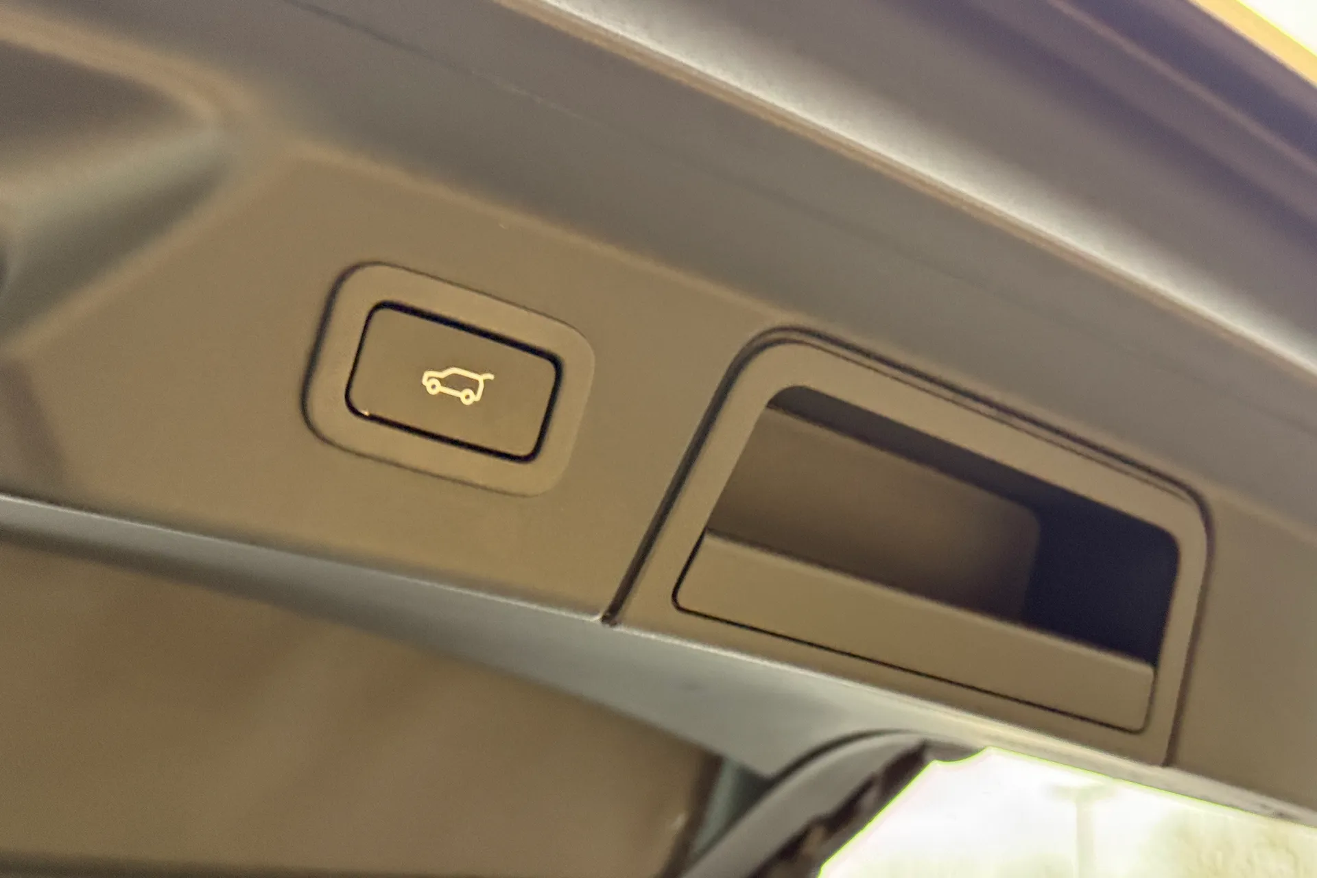 LAND ROVER RANGE ROVER VELAR thumbnail image number 39