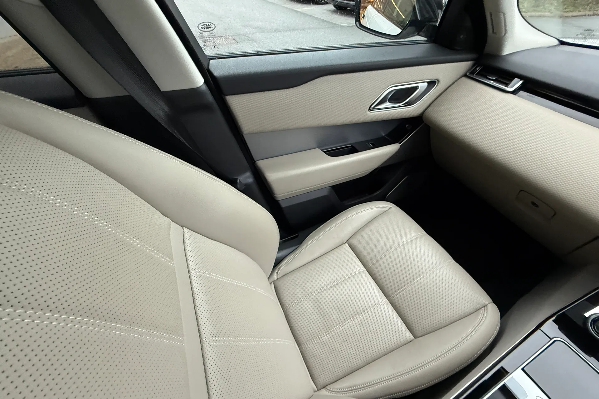 LAND ROVER RANGE ROVER VELAR thumbnail image number 12