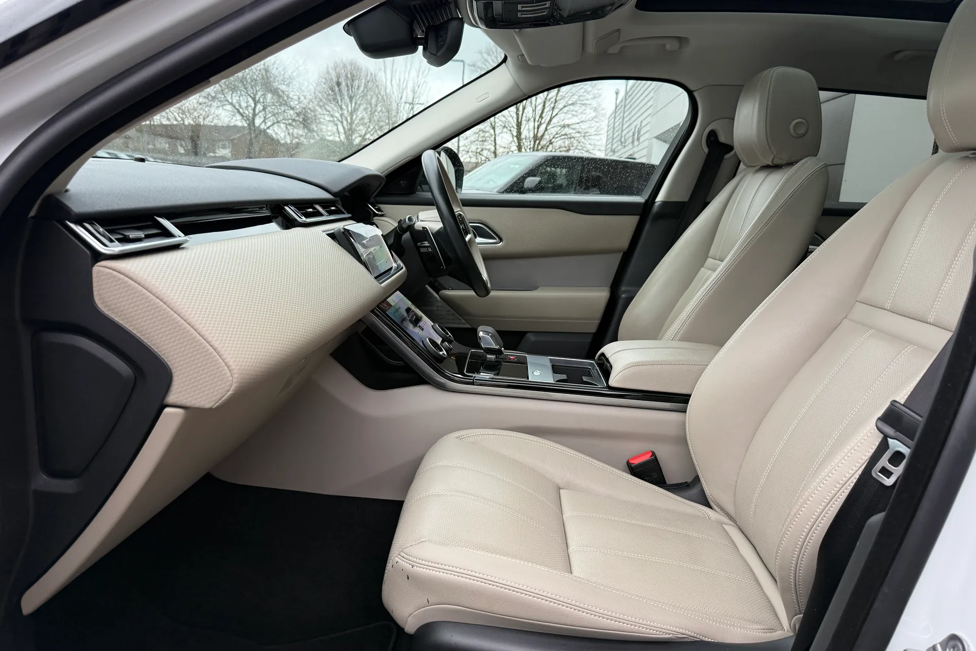 LAND ROVER RANGE ROVER VELAR thumbnail image number 10