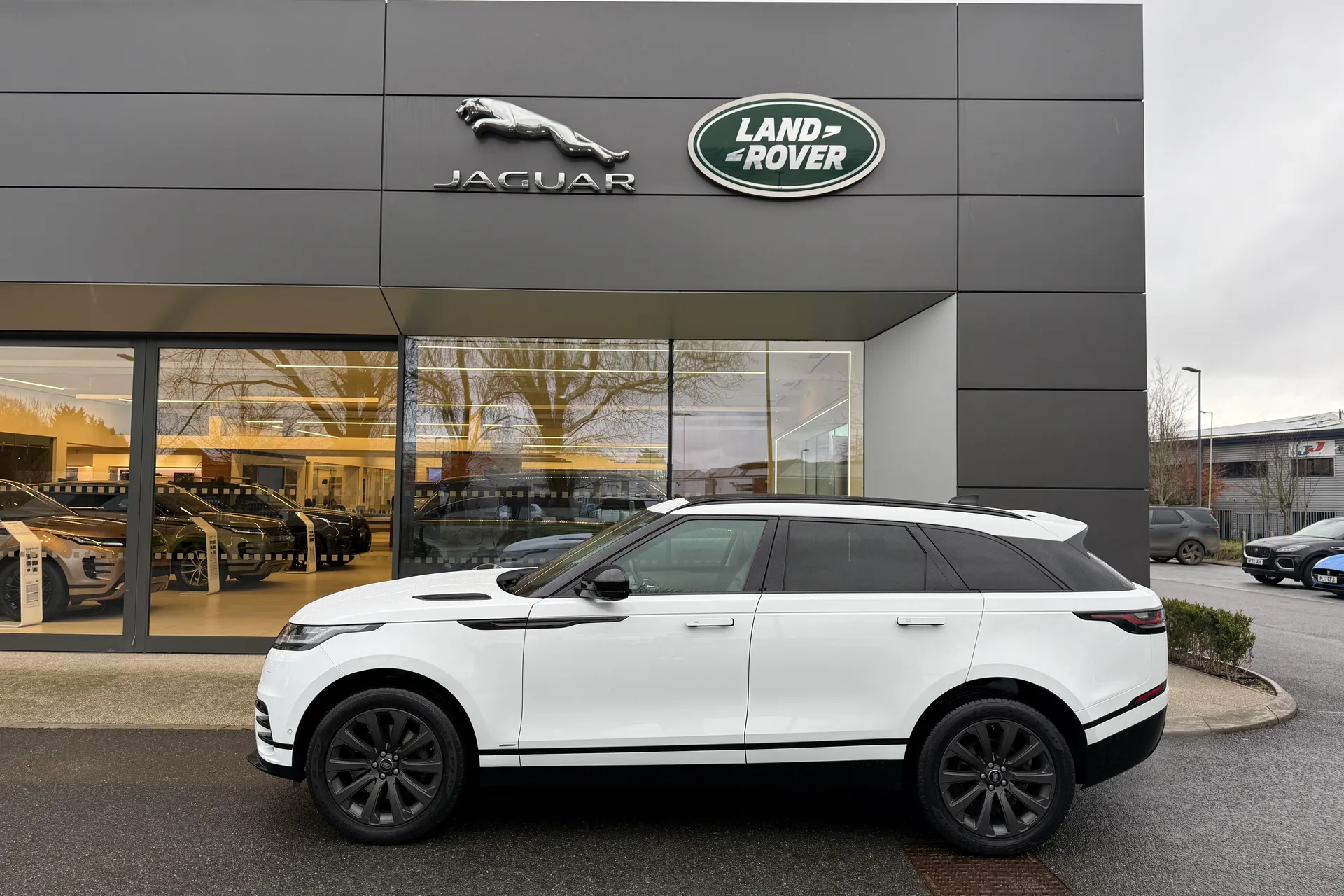 LAND ROVER RANGE ROVER VELAR thumbnail image number 25