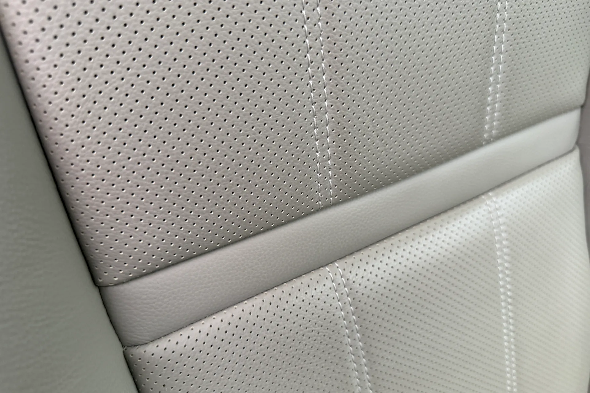 LAND ROVER RANGE ROVER VELAR thumbnail image number 31