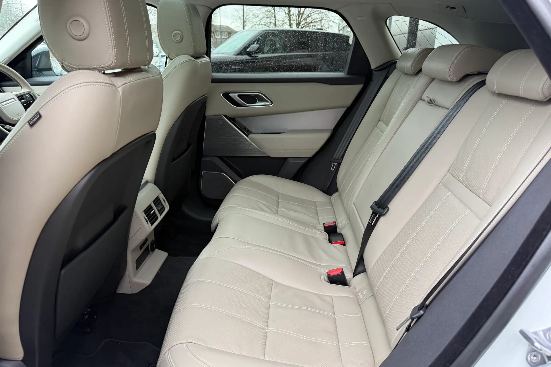 LAND ROVER RANGE ROVER VELAR thumbnail image number 46