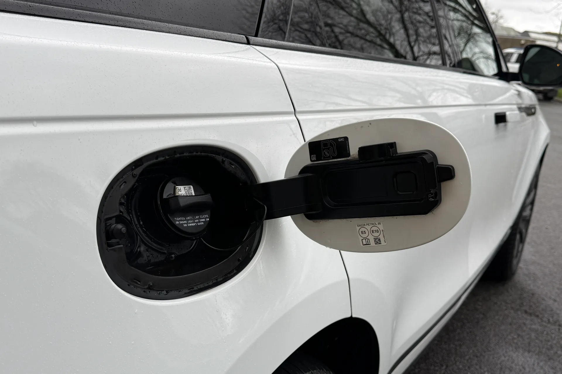 LAND ROVER RANGE ROVER VELAR thumbnail image number 36