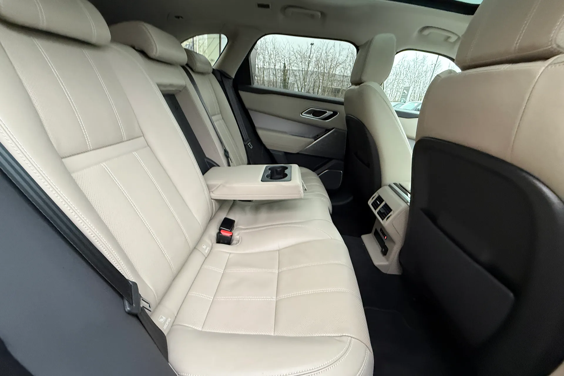 LAND ROVER RANGE ROVER VELAR thumbnail image number 38