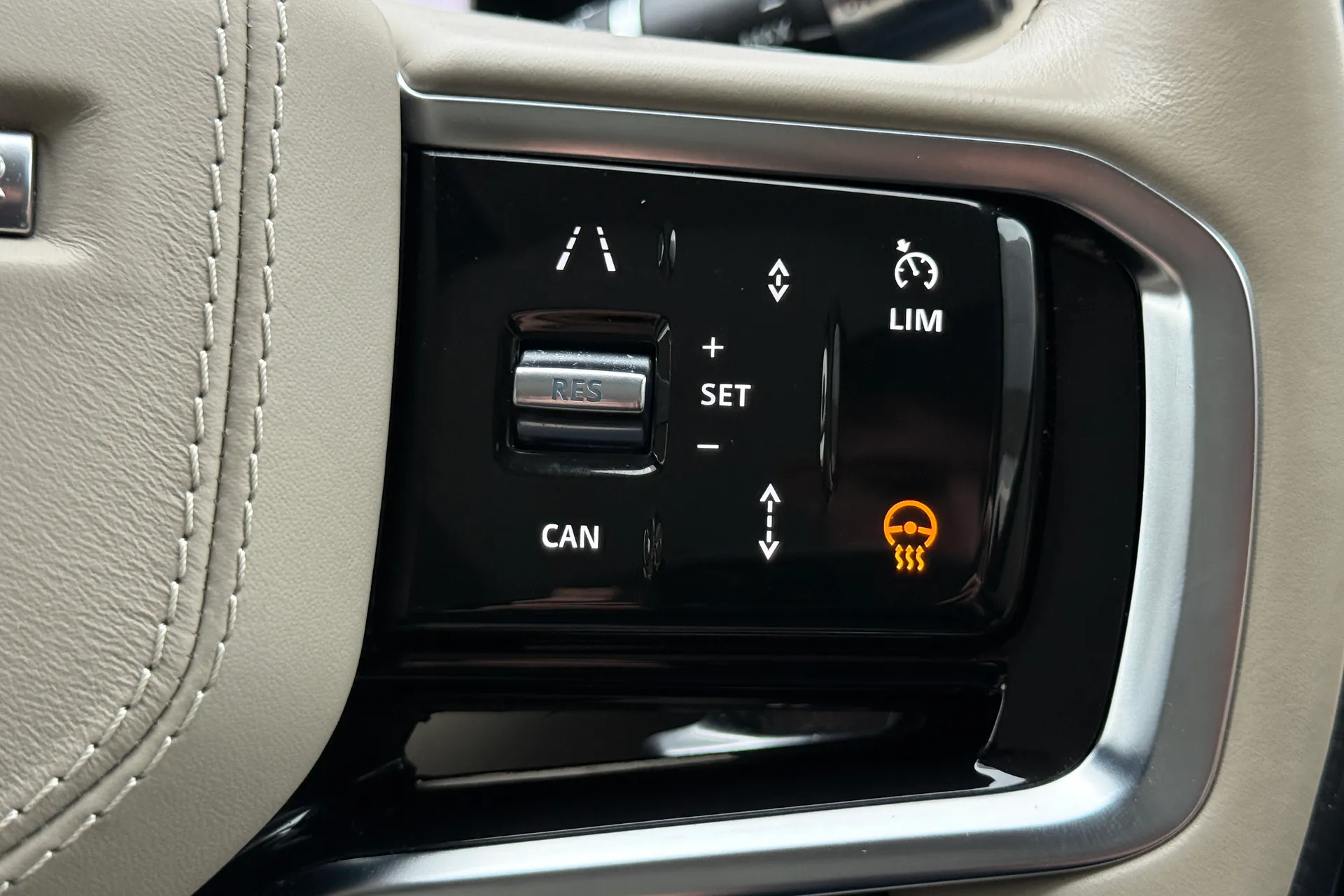 LAND ROVER RANGE ROVER VELAR thumbnail image number 26