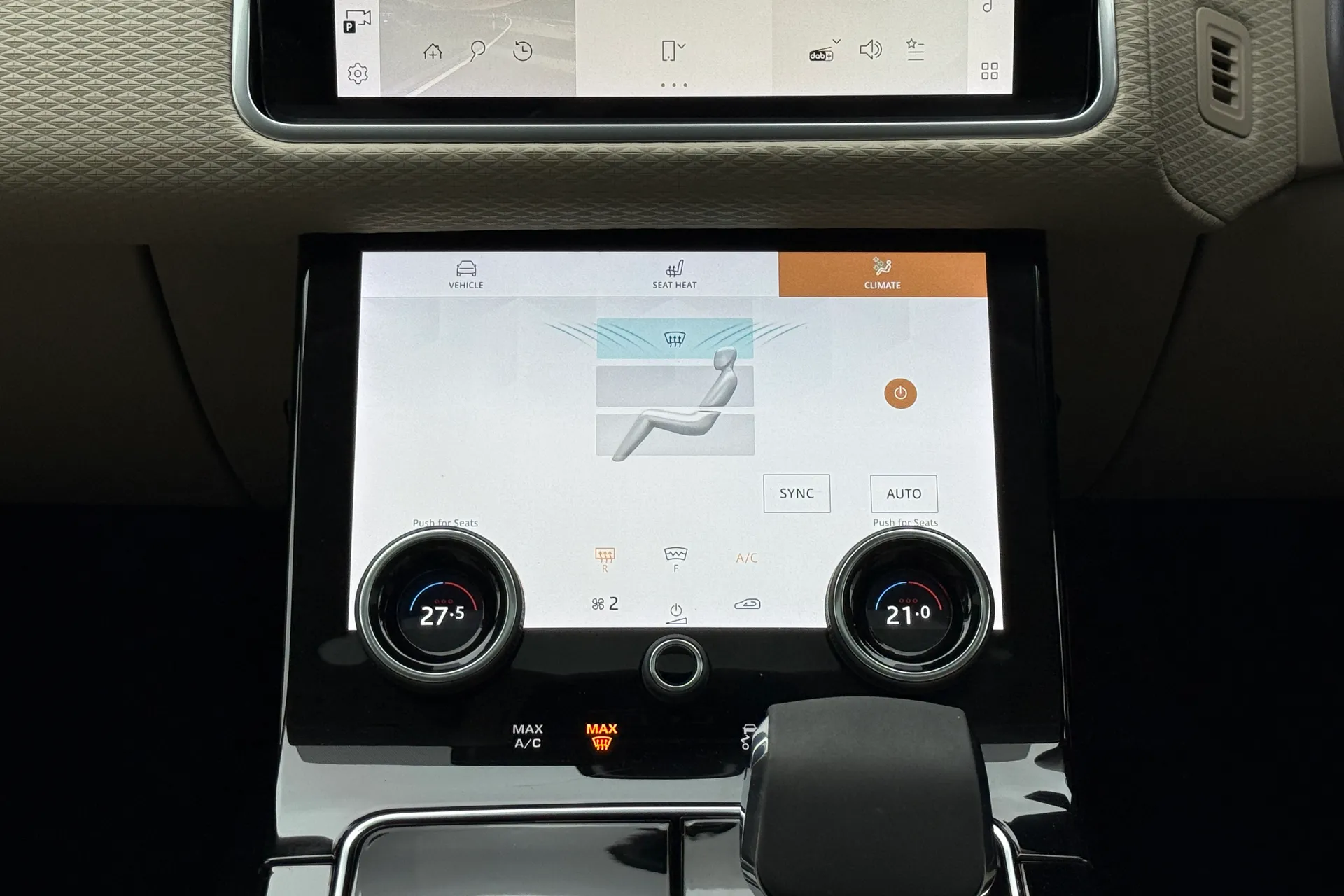 LAND ROVER RANGE ROVER VELAR thumbnail image number 16