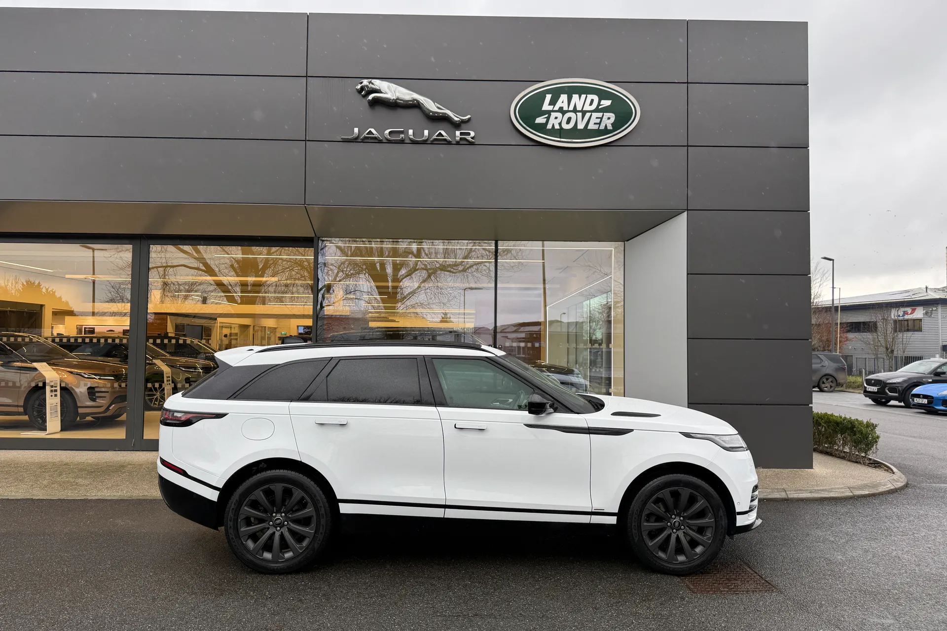 LAND ROVER RANGE ROVER VELAR thumbnail image number 2