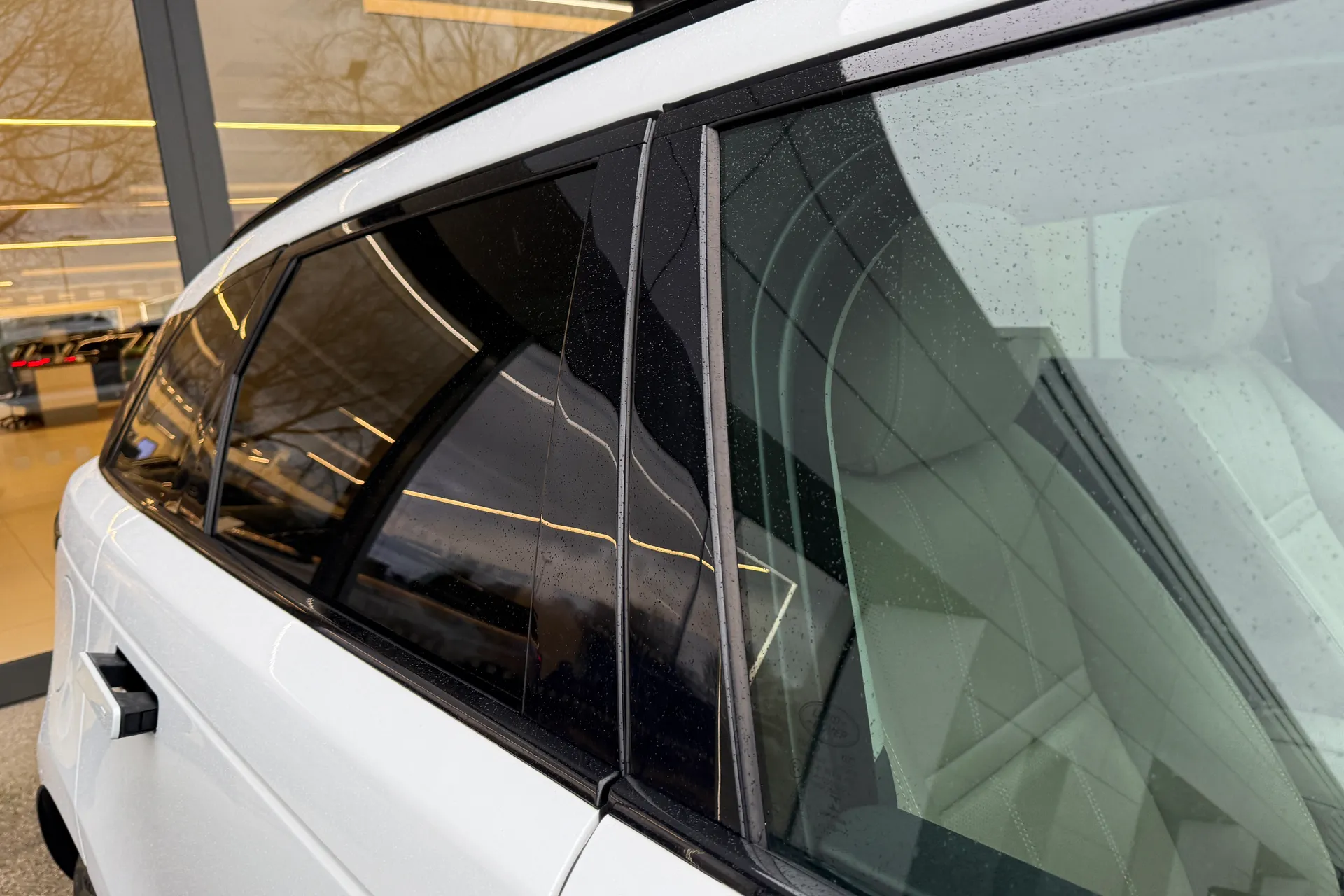 LAND ROVER RANGE ROVER VELAR thumbnail image number 23