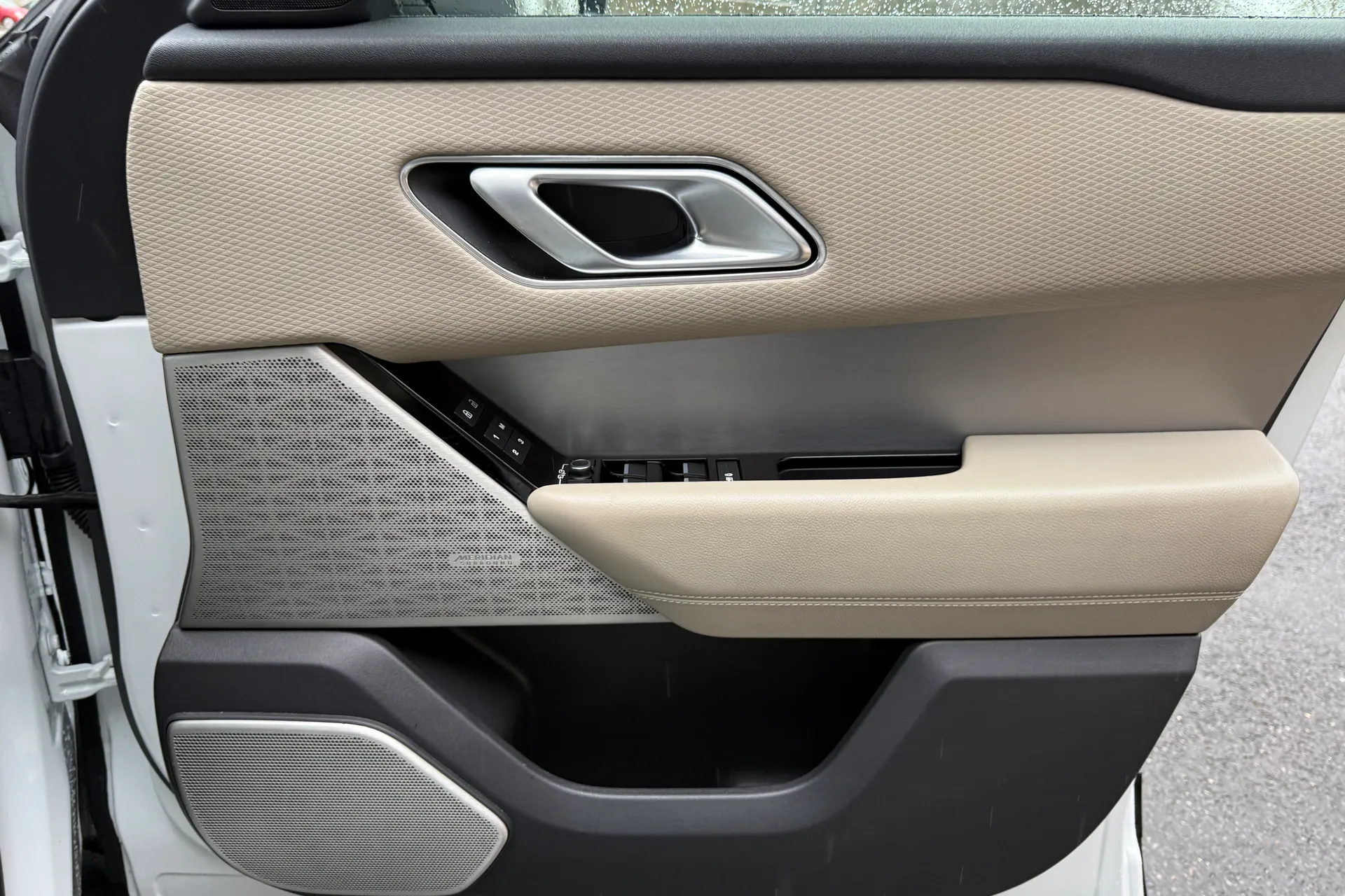 LAND ROVER RANGE ROVER VELAR thumbnail image number 48