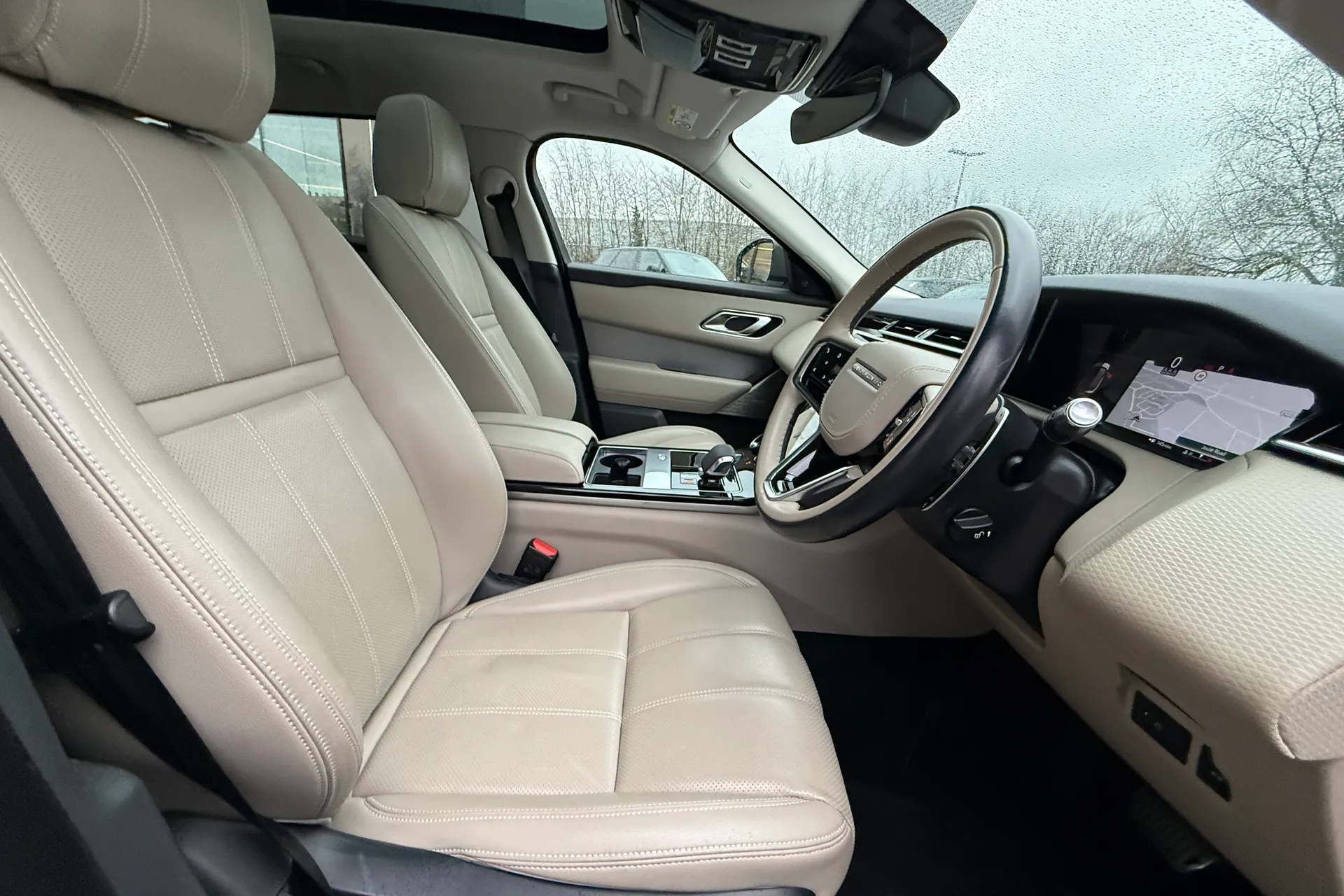 LAND ROVER RANGE ROVER VELAR thumbnail image number 9