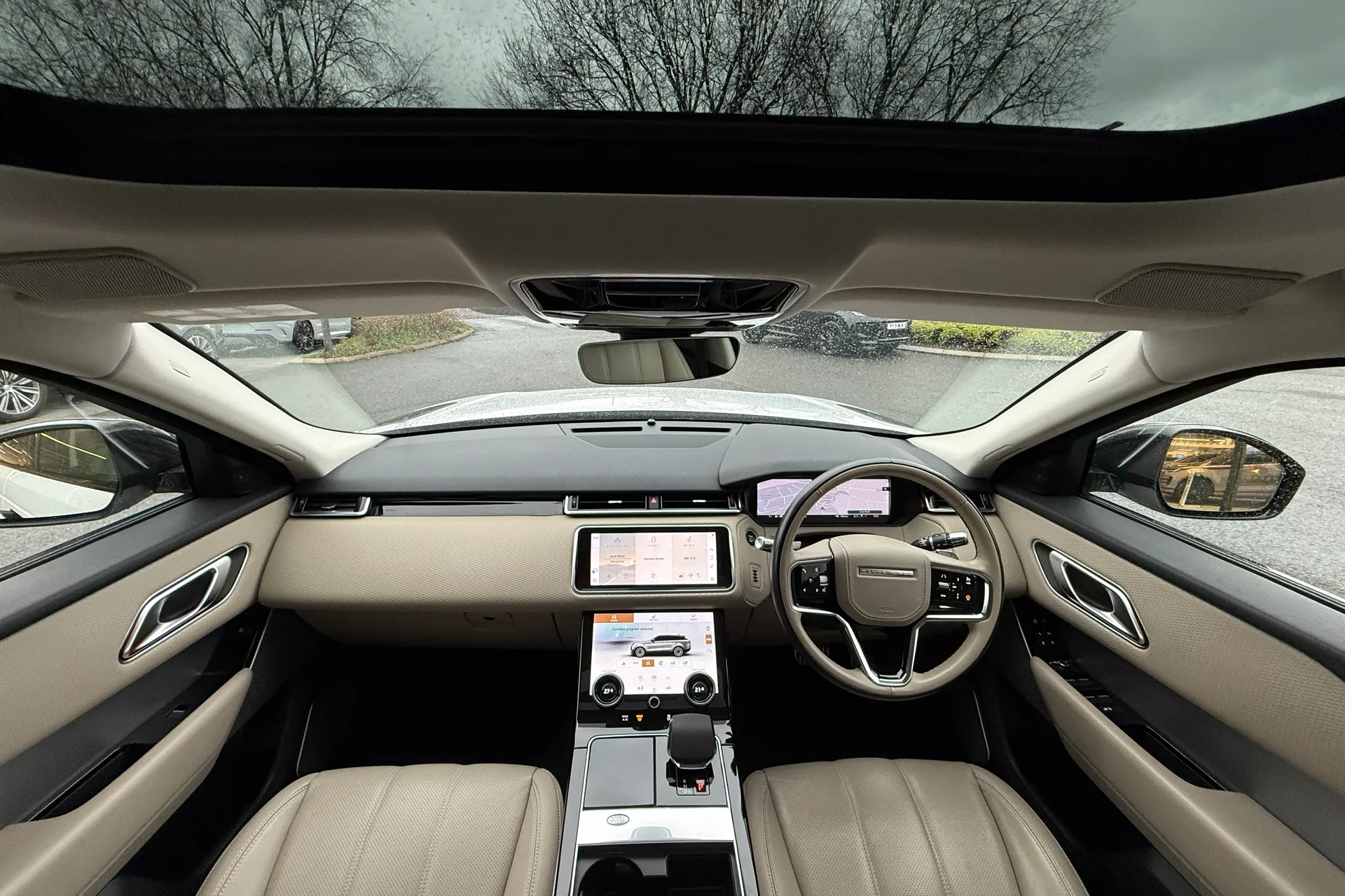 LAND ROVER RANGE ROVER VELAR thumbnail image number 3