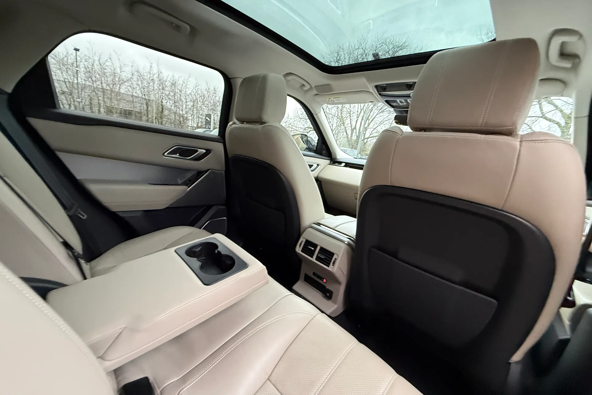 LAND ROVER RANGE ROVER VELAR thumbnail image number 40