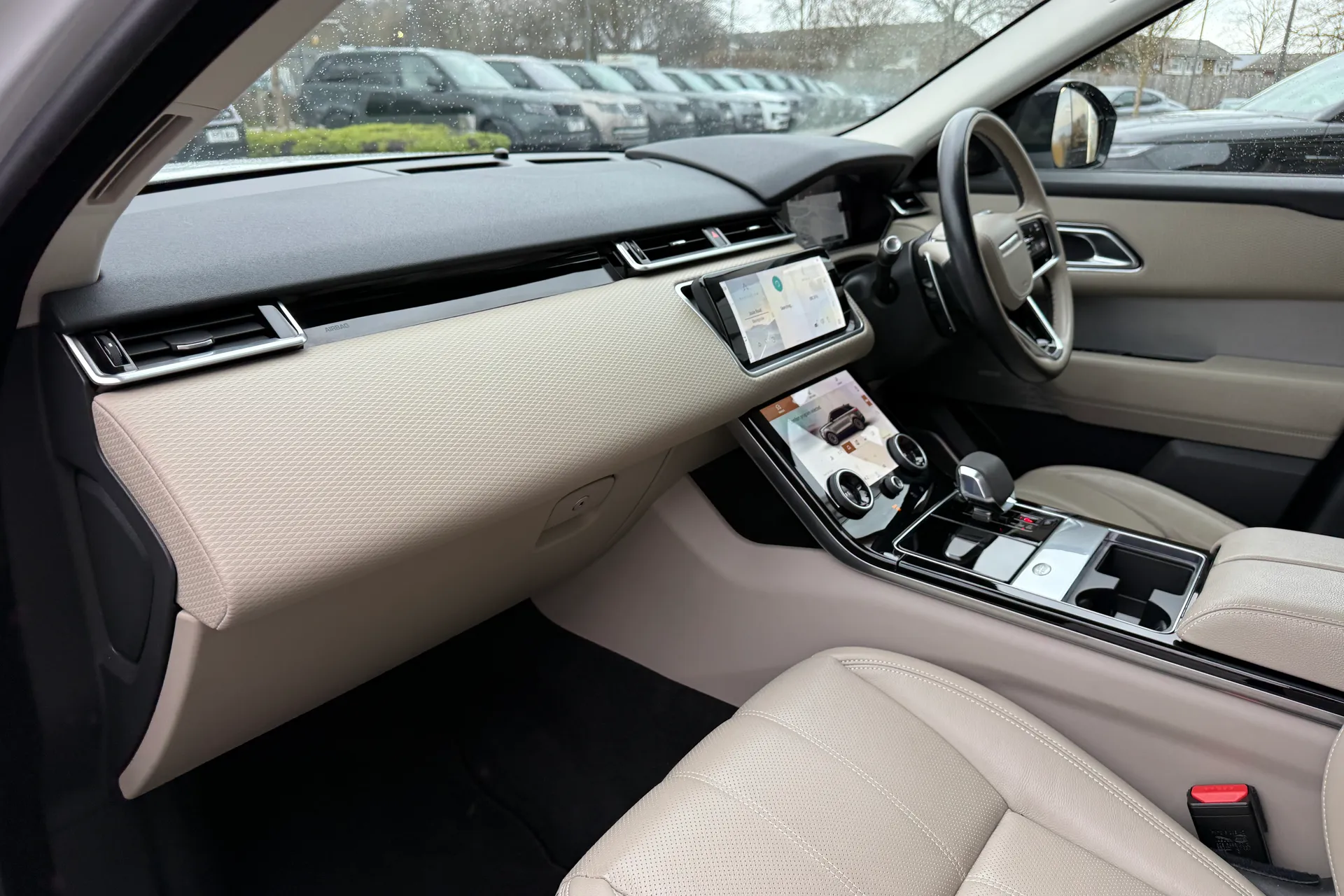 LAND ROVER RANGE ROVER VELAR thumbnail image number 45