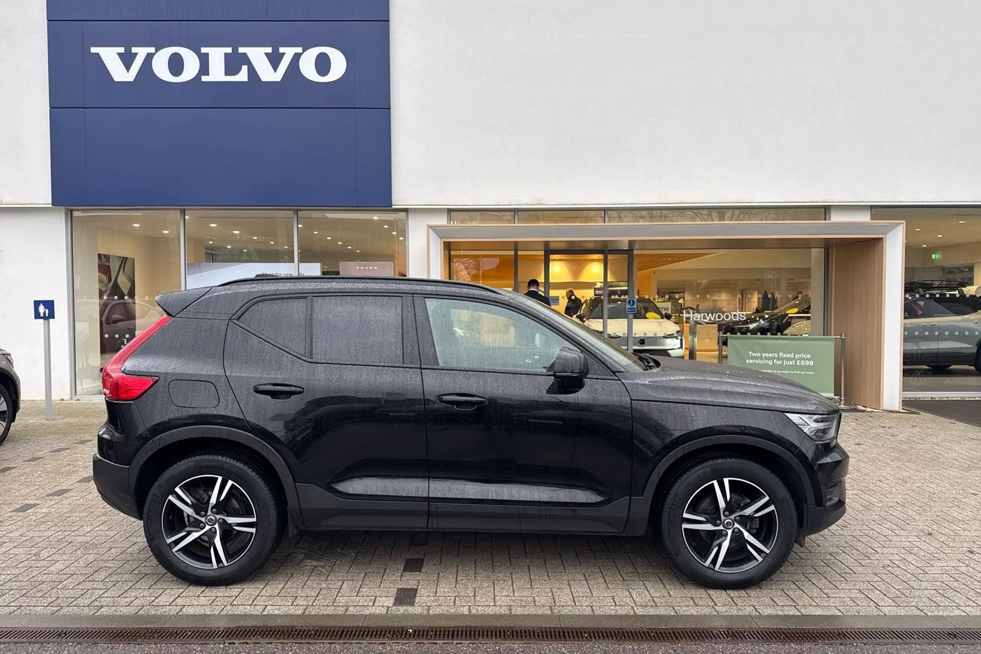 Volvo XC40 thumbnail image number 2