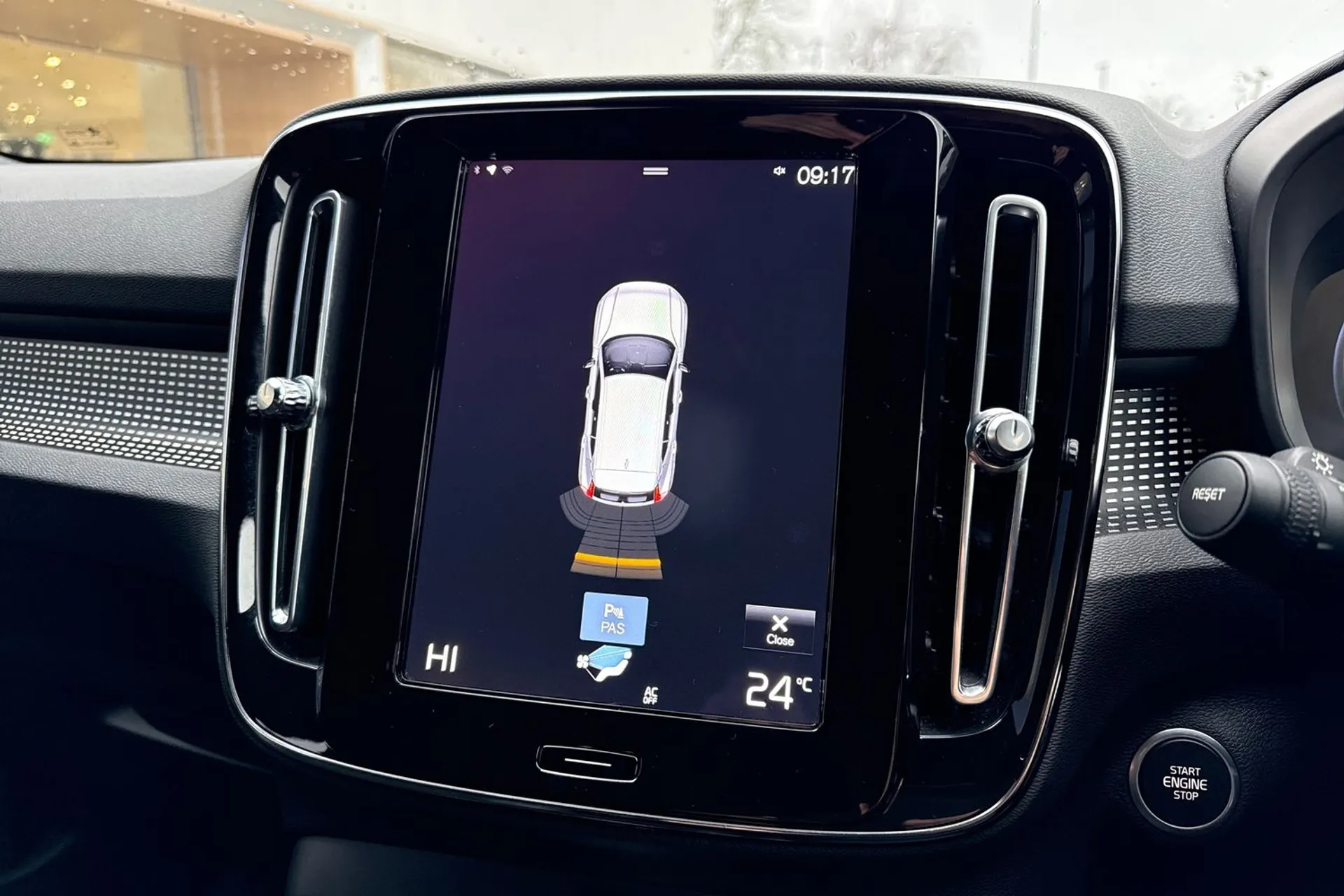 Volvo XC40 thumbnail image number 4