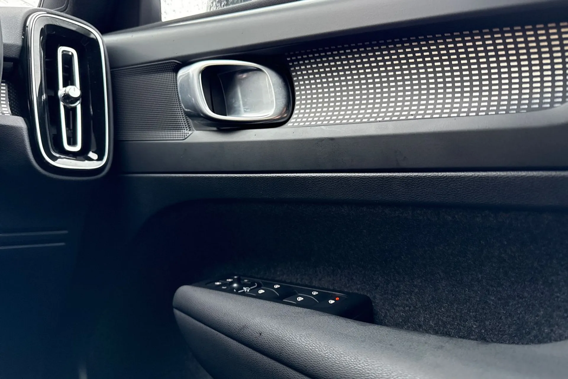 Volvo XC40 thumbnail image number 40