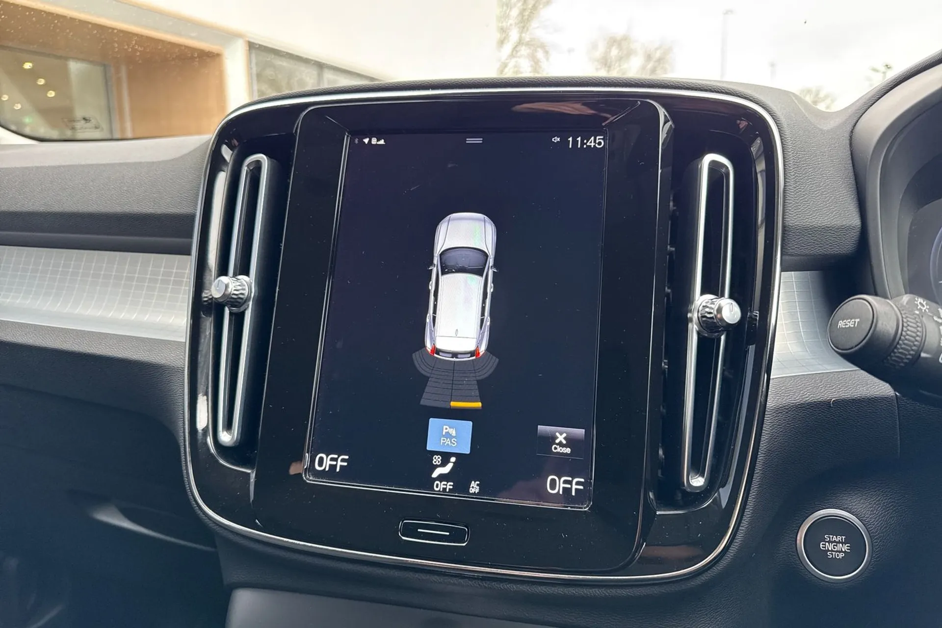 Volvo XC40 thumbnail image number 4