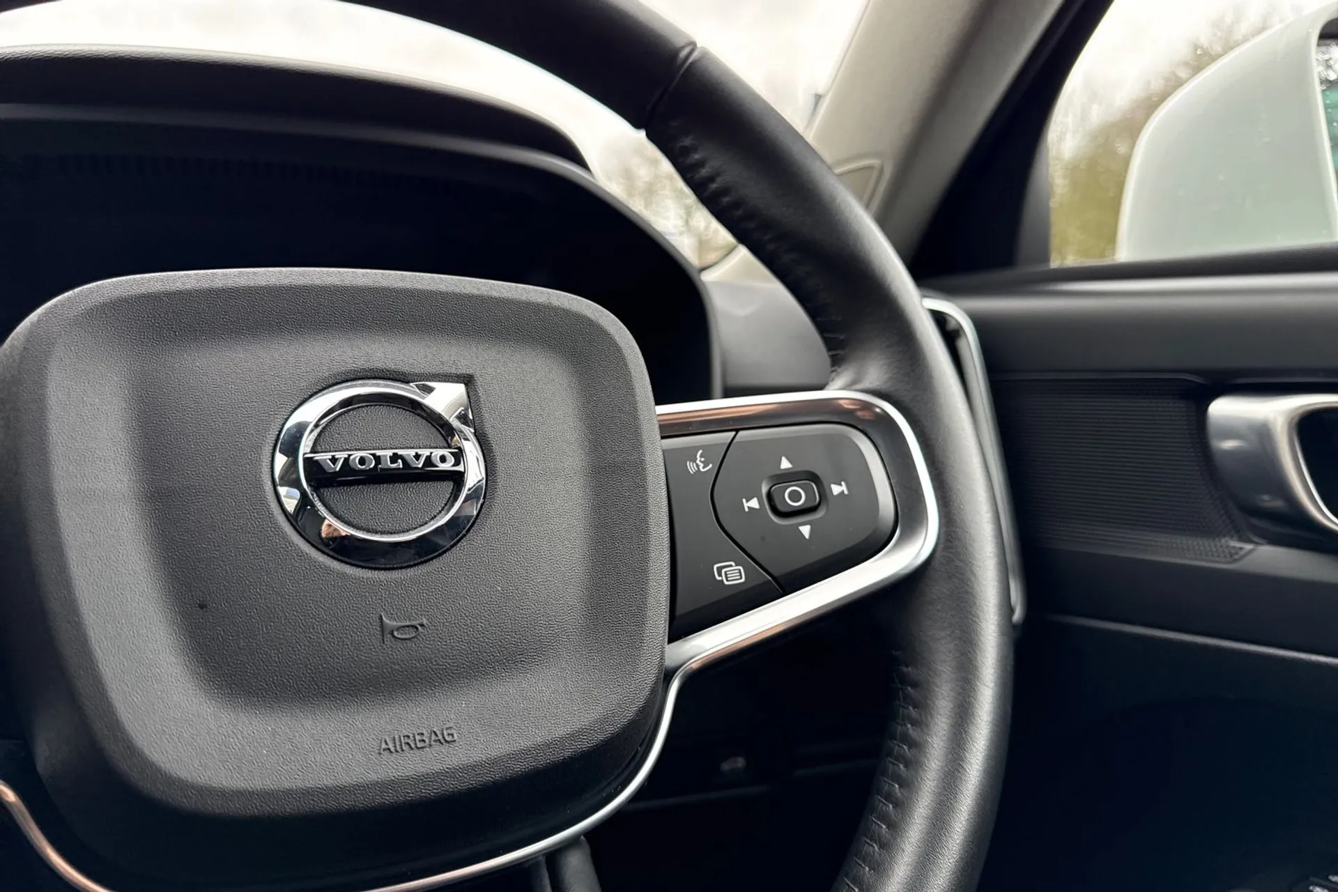 Volvo XC40 thumbnail image number 35