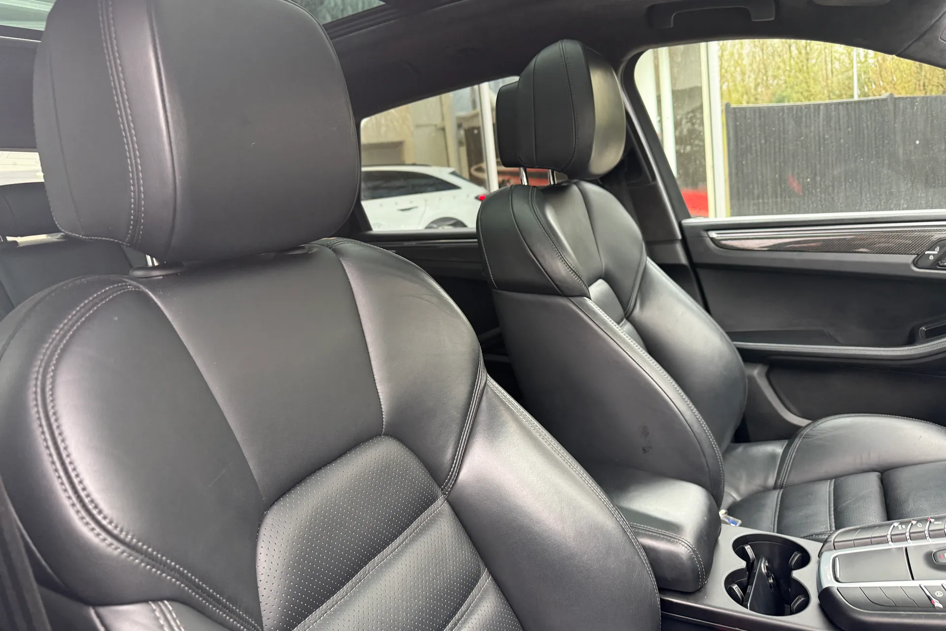 Porsche MACAN thumbnail image number 32